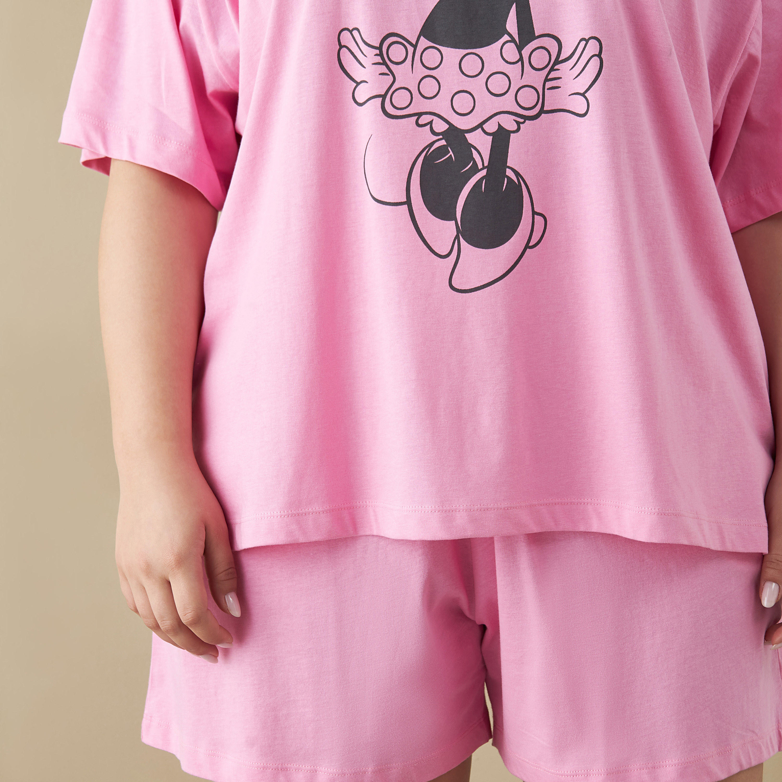 طقم تيشيرت وشورت مقاس كبير بطبعات ميني ماوس-women-clothing-nightwear-pyjamas-shortsets-image-5