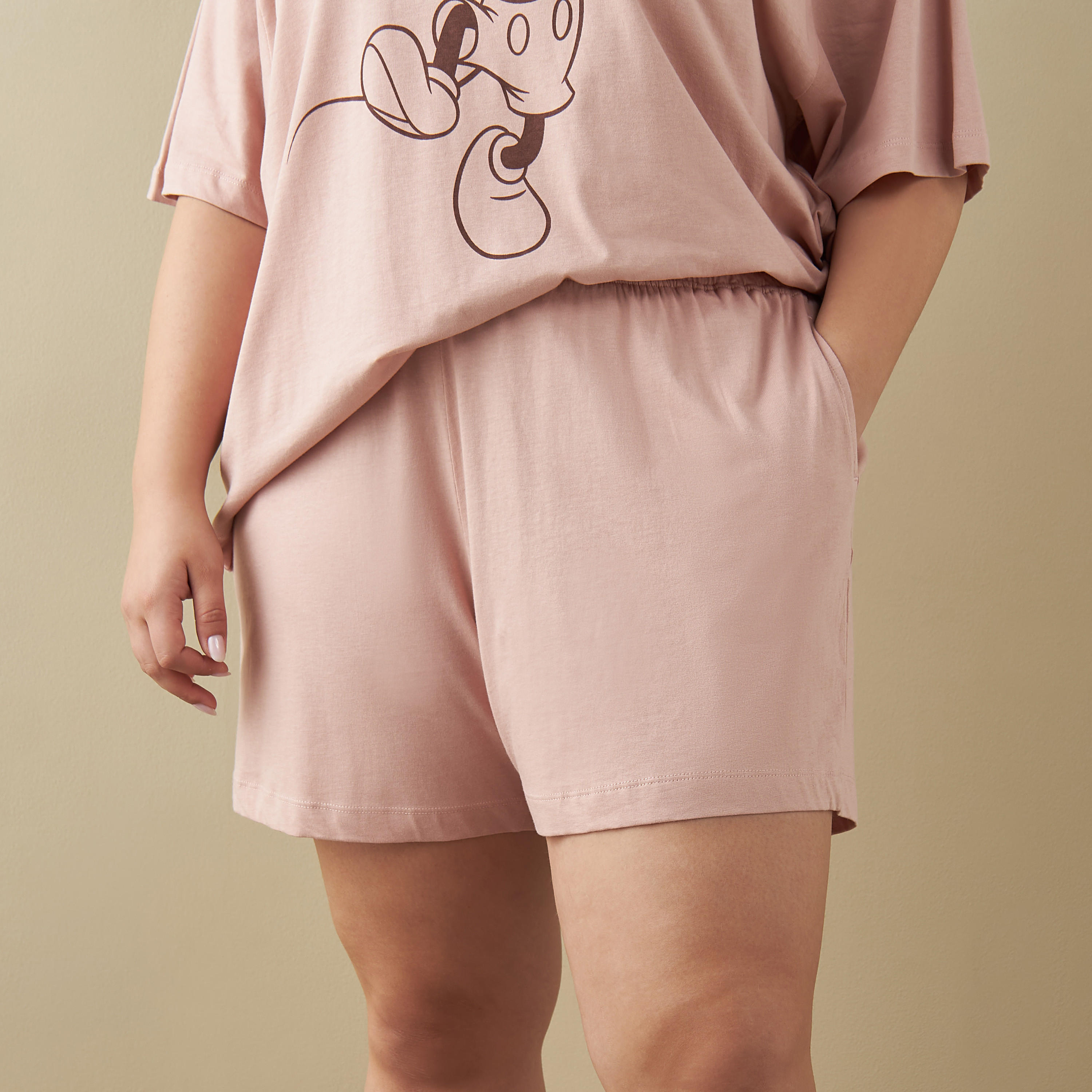 طقم تيشيرت وشورت بطبعات ميكي ماوس مقاس كبير-women-clothing-nightwear-pyjamas-shortsets-image-3