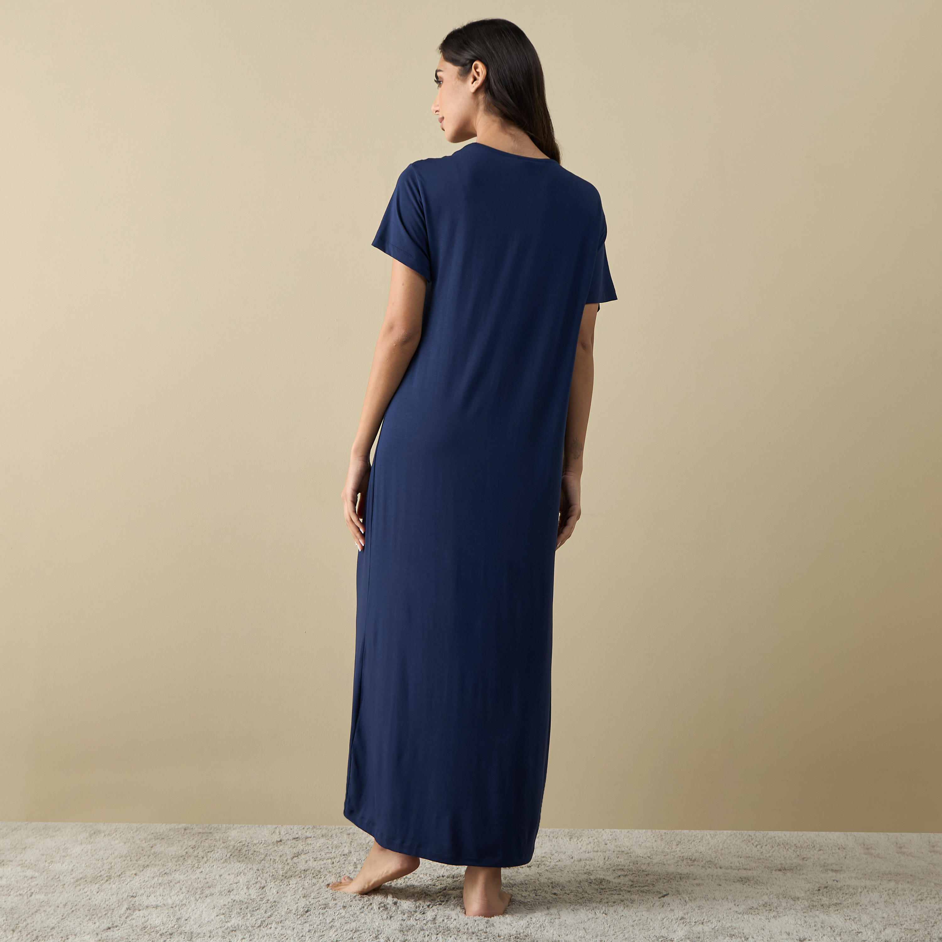 ثوب نوم بياقة V وأكمام قصيرة-women-clothing-nightwear-nighties-image-3