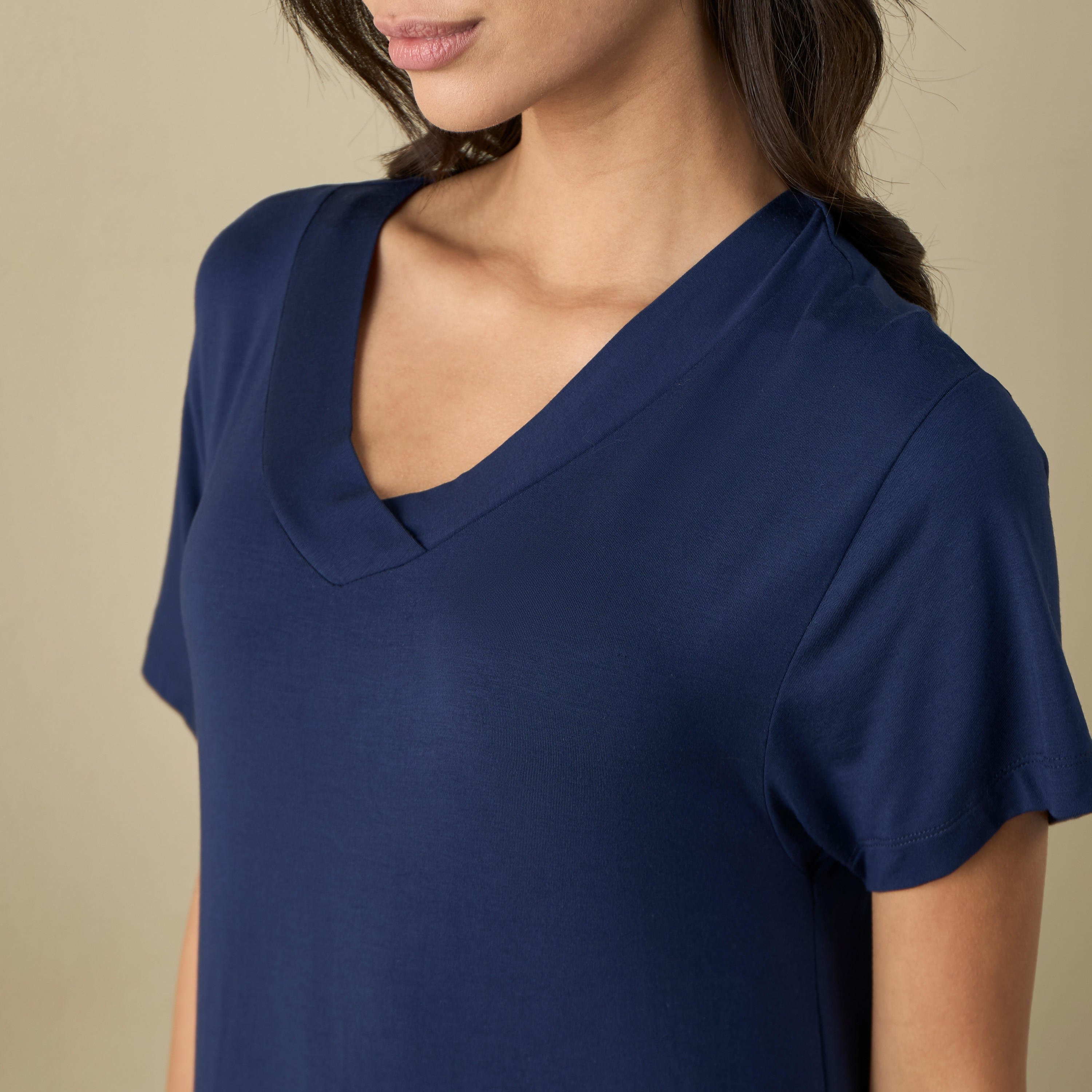 ثوب نوم بياقة V وأكمام قصيرة-women-clothing-nightwear-nighties-image-4