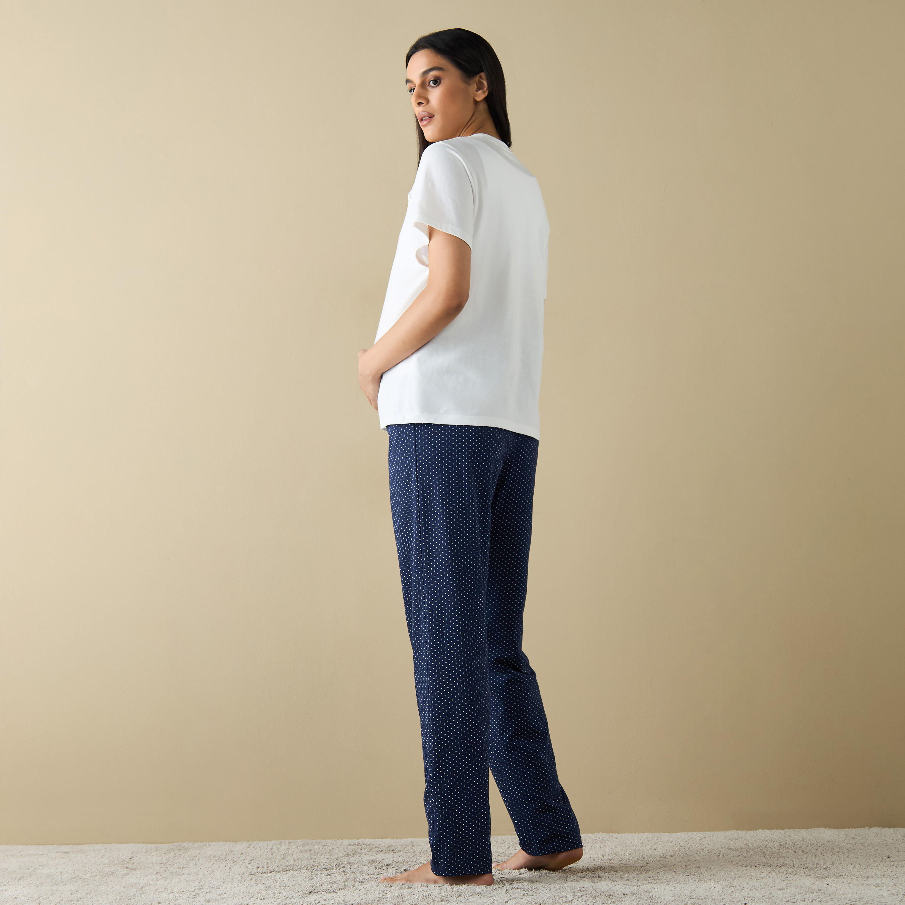 طقم بنطلون بيجاما وتيشيرت للحوامل بطبعات شعار-women-clothing-maternity-nightwear-image-2