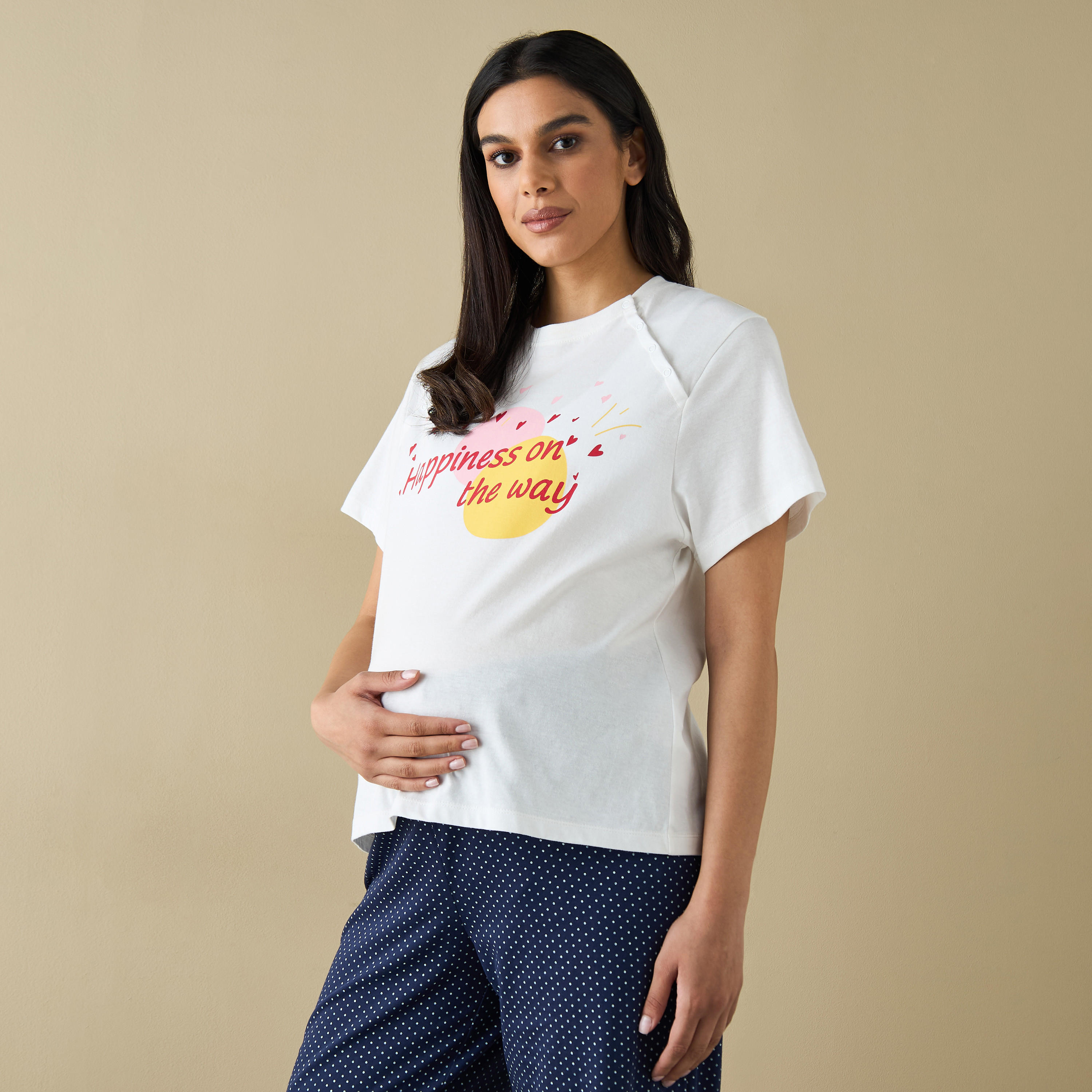 طقم بنطلون بيجاما وتيشيرت للحوامل بطبعات شعار-women-clothing-maternity-nightwear-image-3