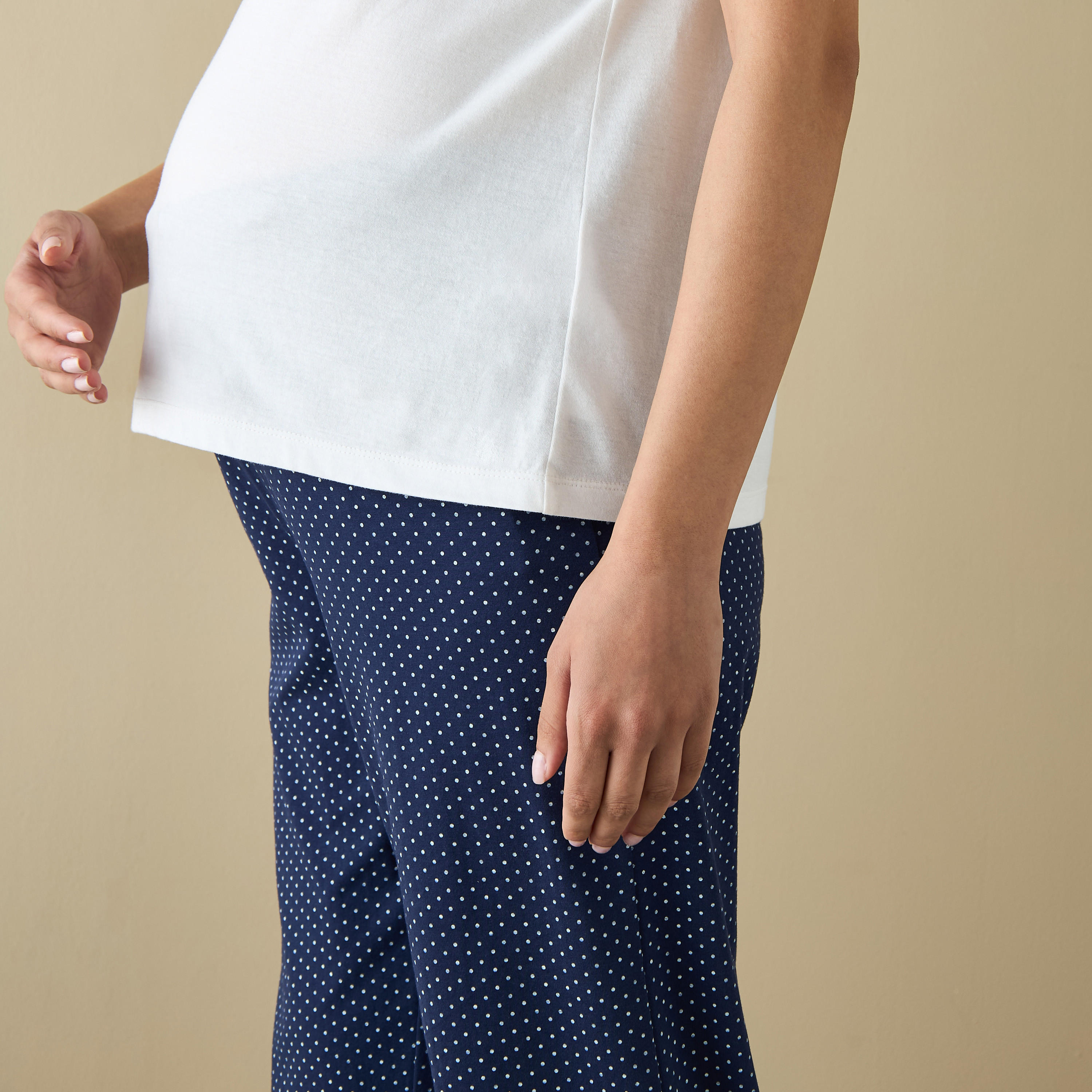 طقم بنطلون بيجاما وتيشيرت للحوامل بطبعات شعار-women-clothing-maternity-nightwear-image-6