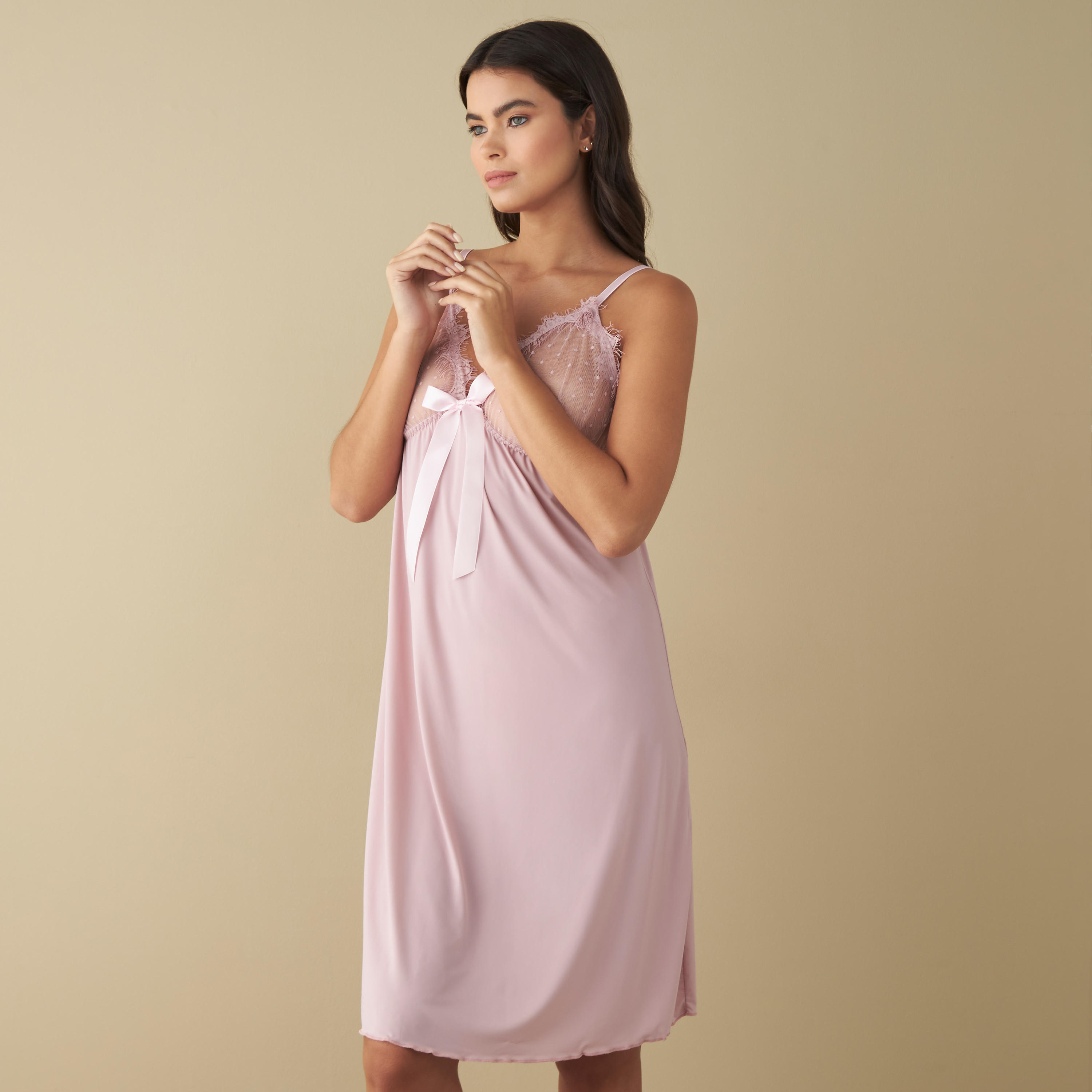 طقم فستان سهل الارتداء بتفاصيل دانتيل مع روب-women-clothing-nightwear-nighties-image-3