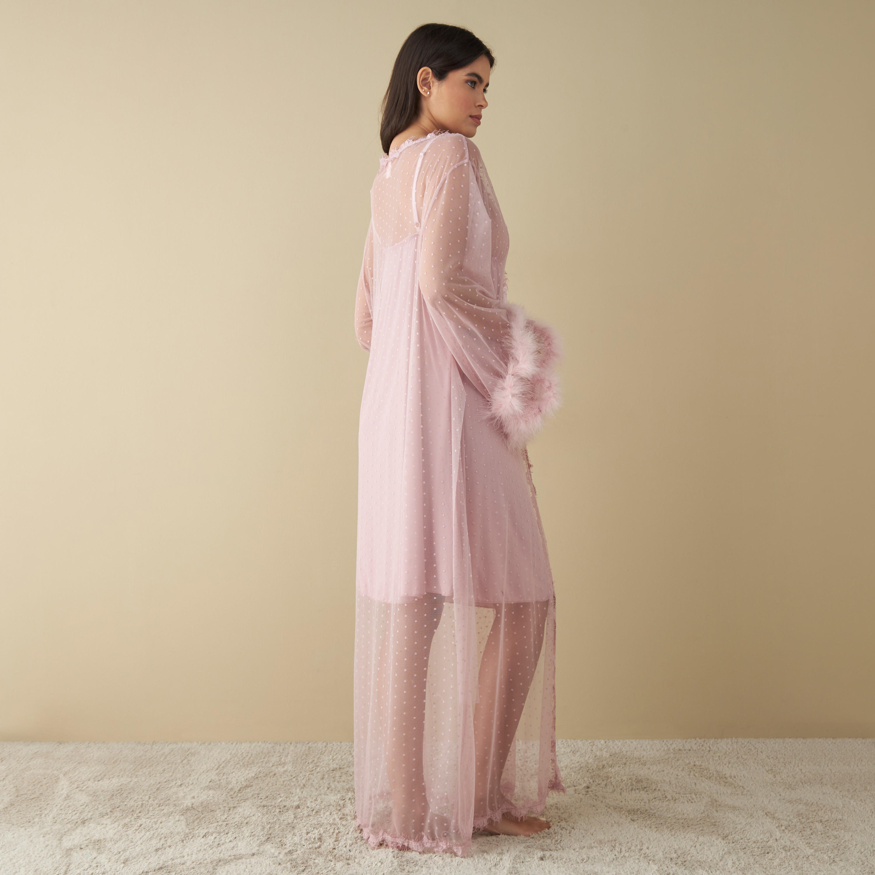 طقم فستان سهل الارتداء بتفاصيل دانتيل مع روب-women-clothing-nightwear-nighties-image-4