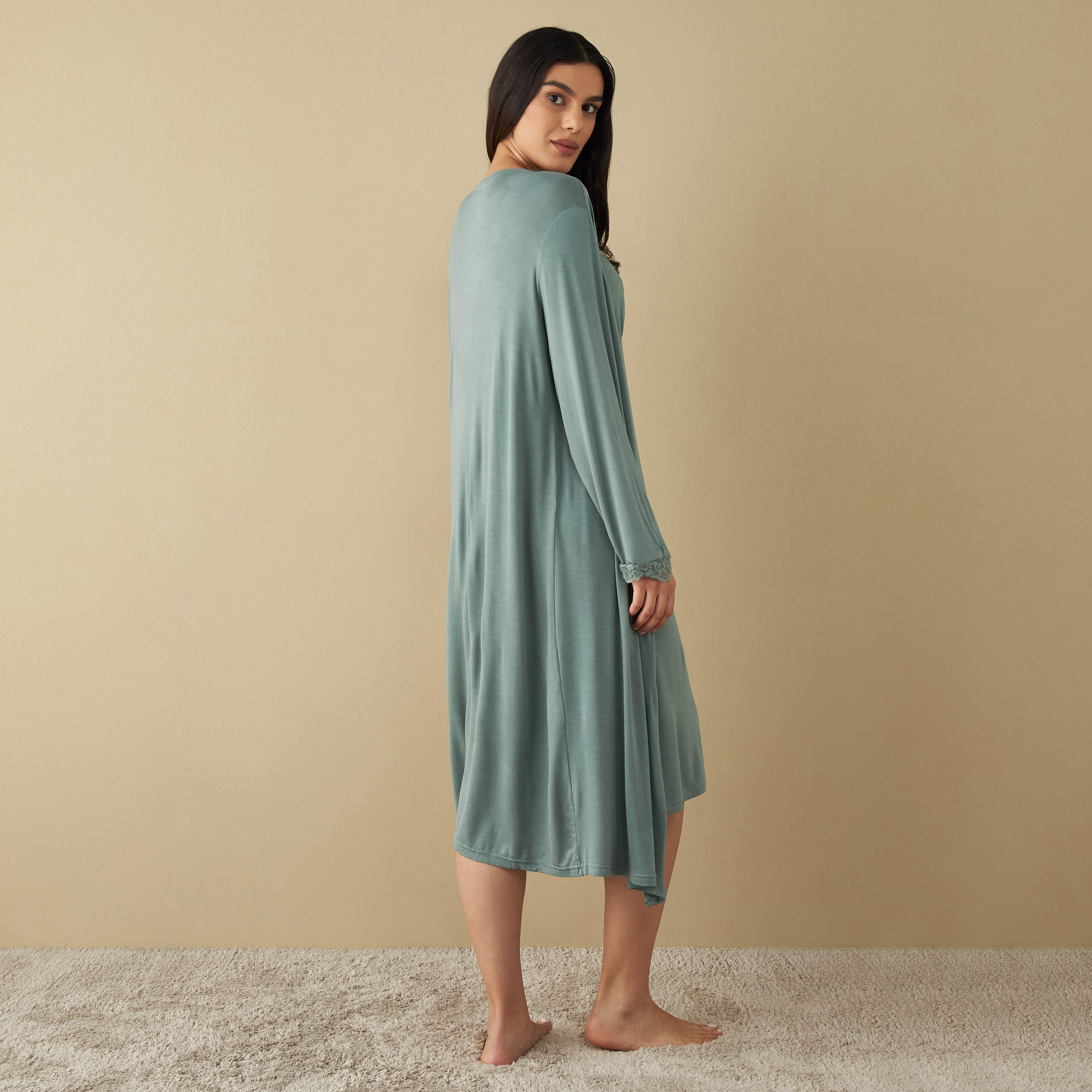 طقم قميص نوم بدانتيل وروب -women-clothing-nightwear-robes-image-3