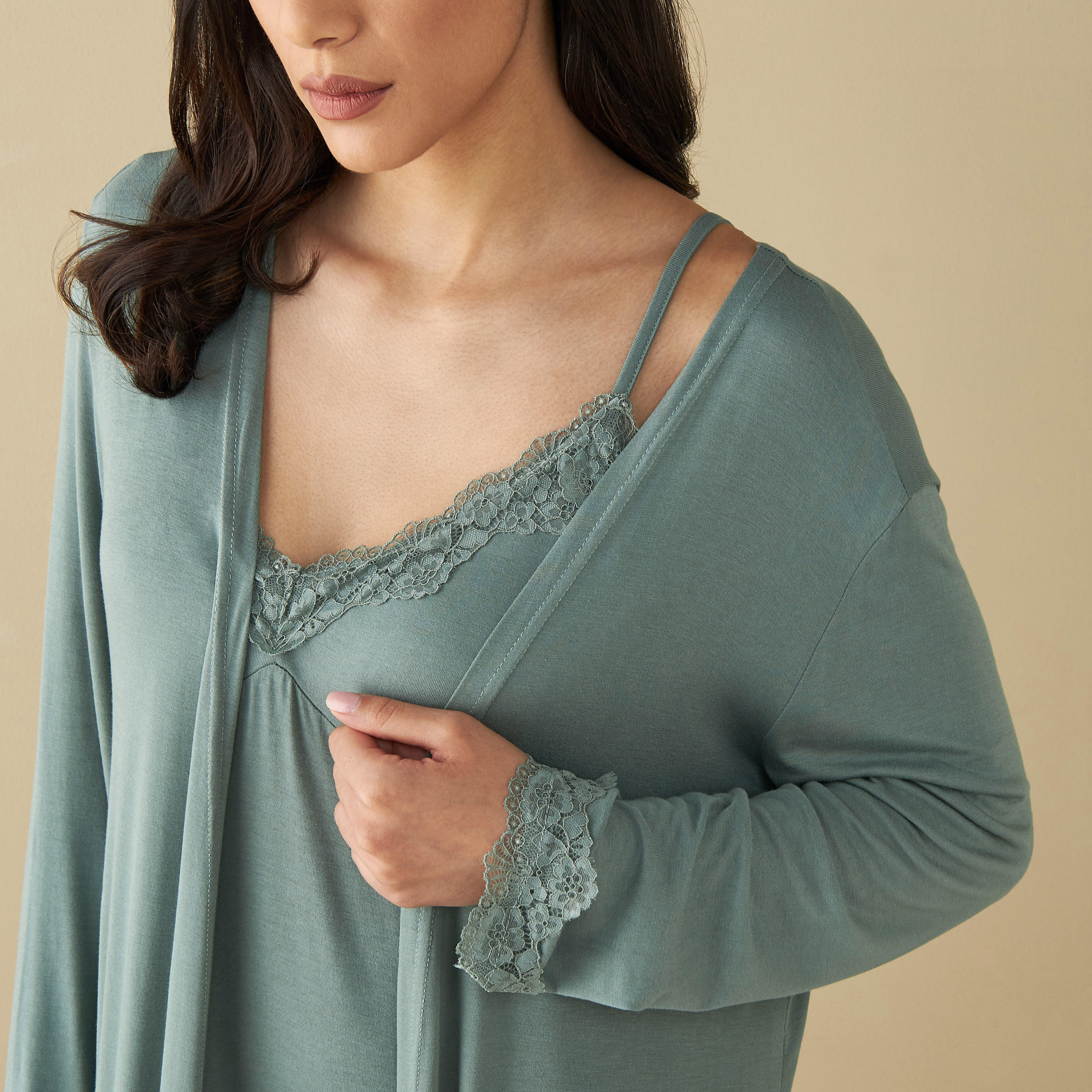 طقم قميص نوم بدانتيل وروب -women-clothing-nightwear-robes-image-4