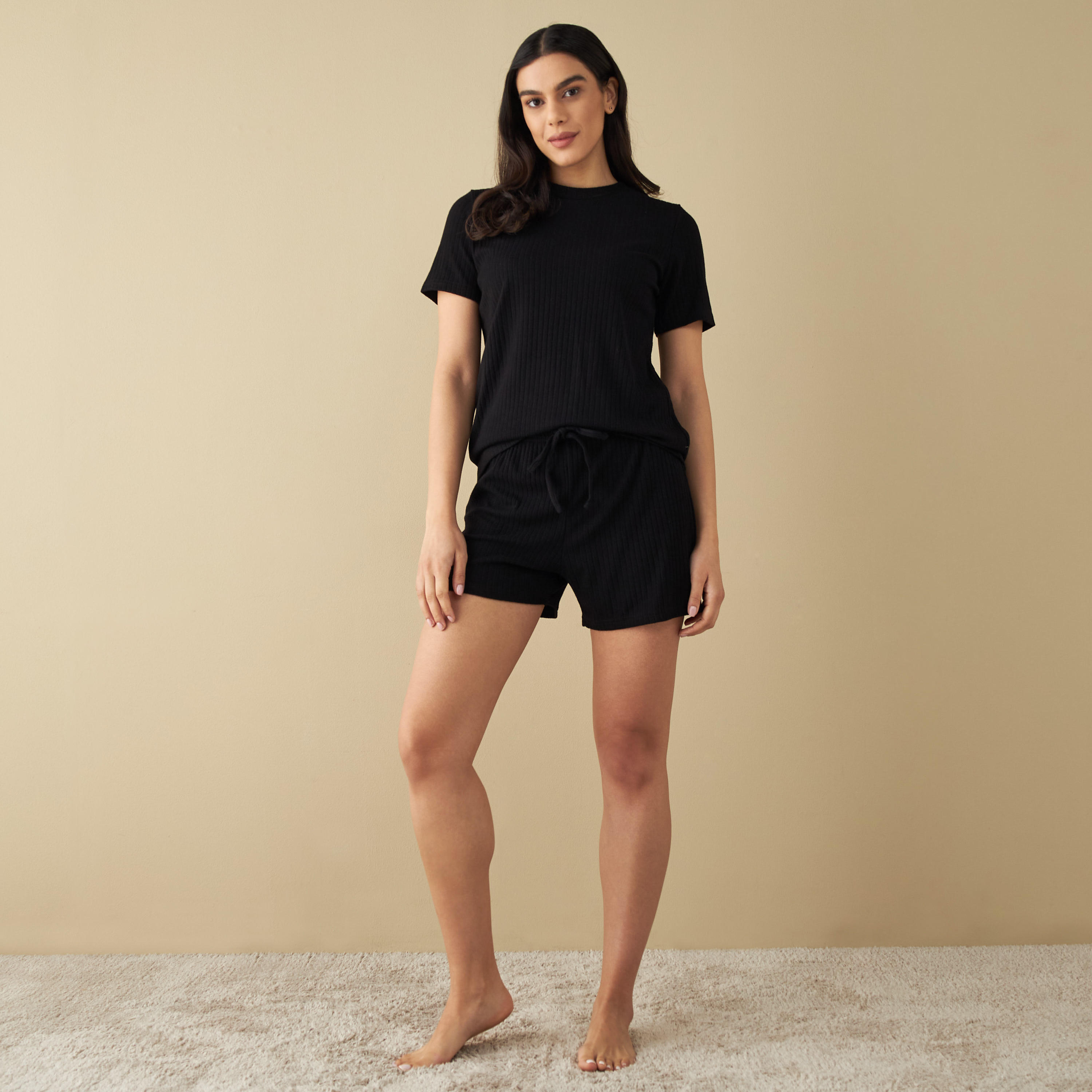 طقم تيشيرت وشورت بارز الملمس-women-clothing-nightwear-pyjamas-shortsets-image-5