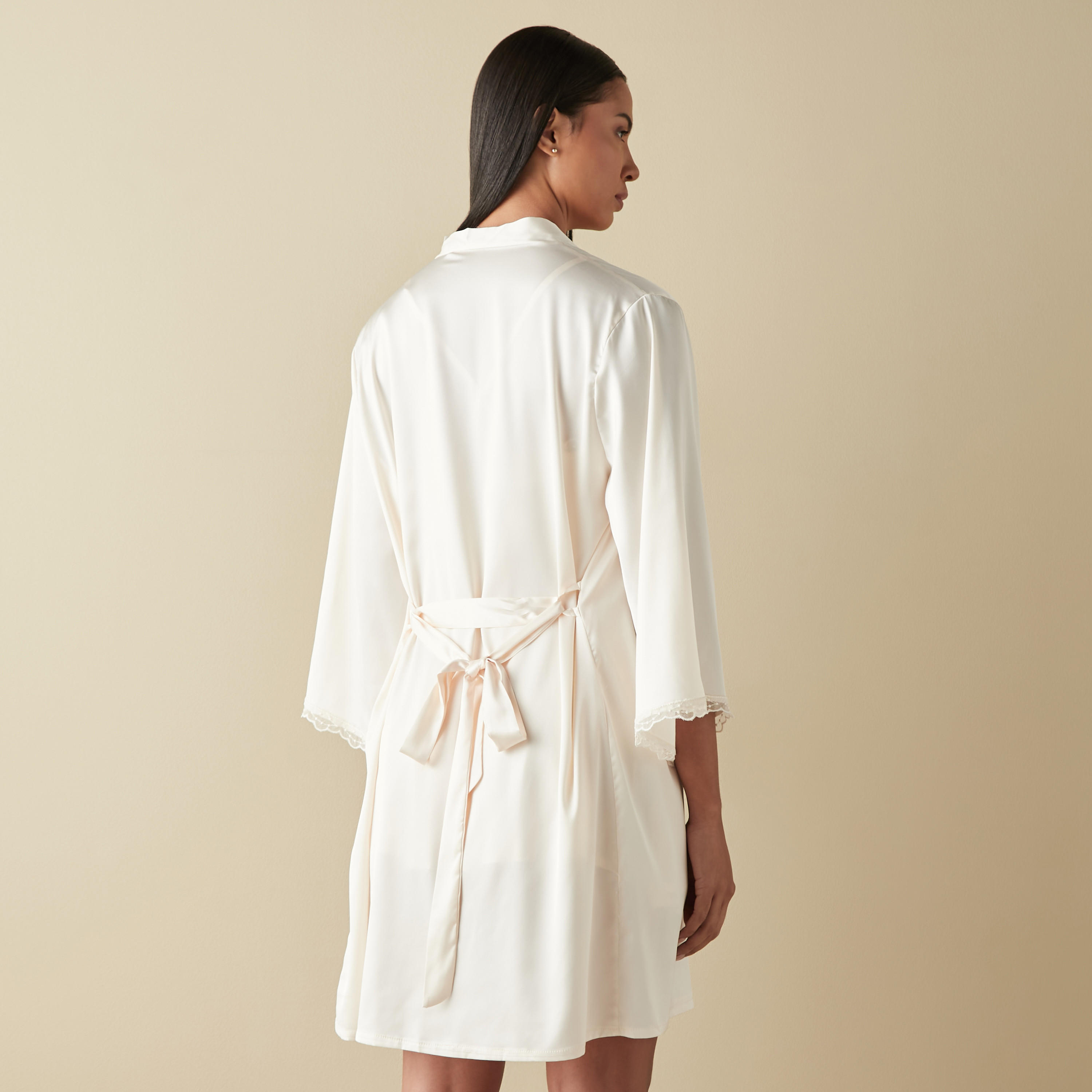 طقم فستان نوم مزين بالدانتيل وروب-women-clothing-nightwear-robes-image-4