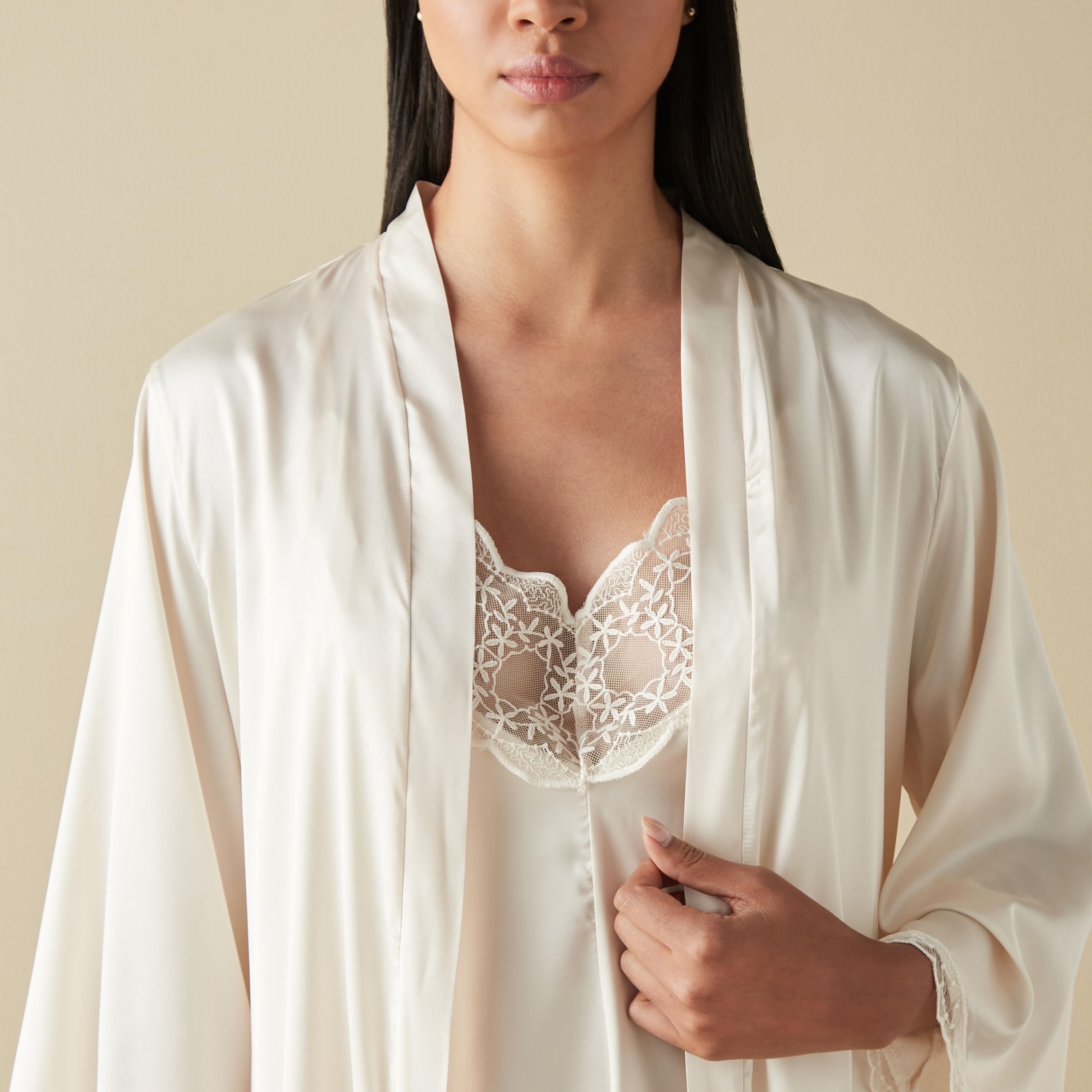 طقم فستان نوم مزين بالدانتيل وروب-women-clothing-nightwear-robes-image-5