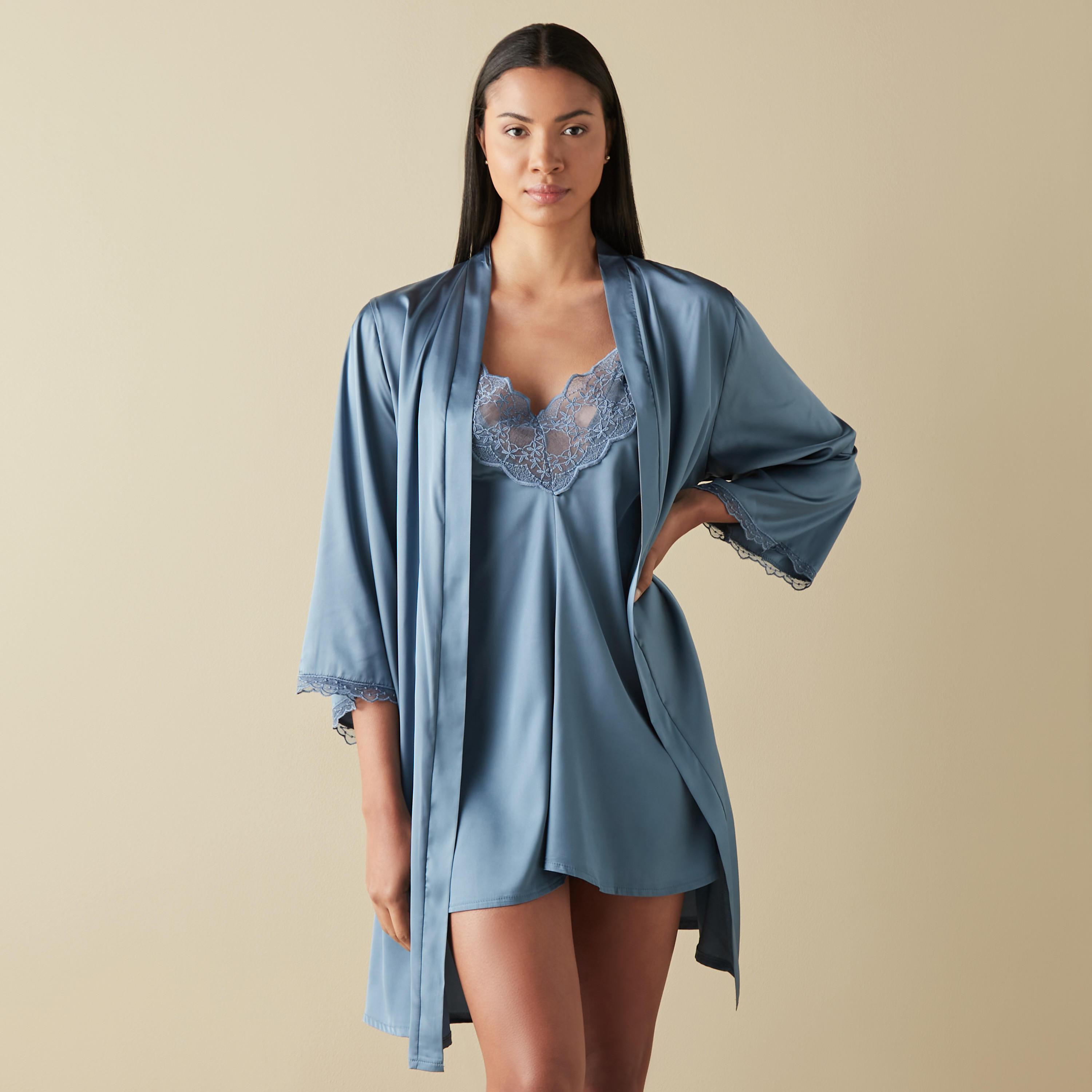 طقم فستان نوم مزين بالدانتيل وروب-women-clothing-nightwear-robes-image-1