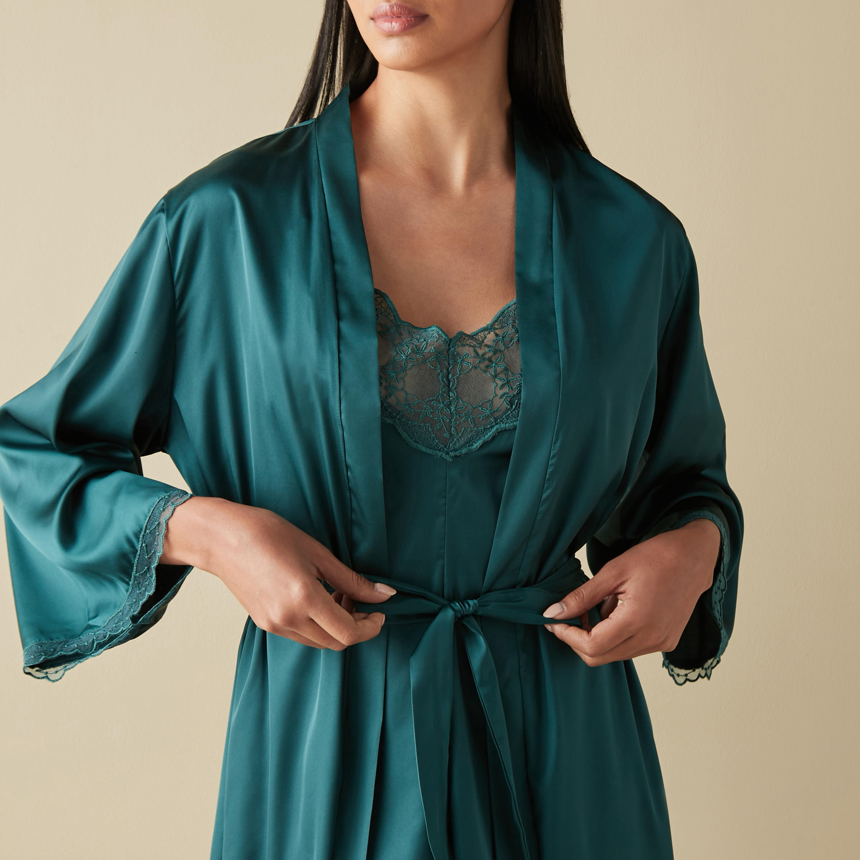 طقم فستان نوم مزين بالدانتيل وروب-women-clothing-nightwear-robes-image-5