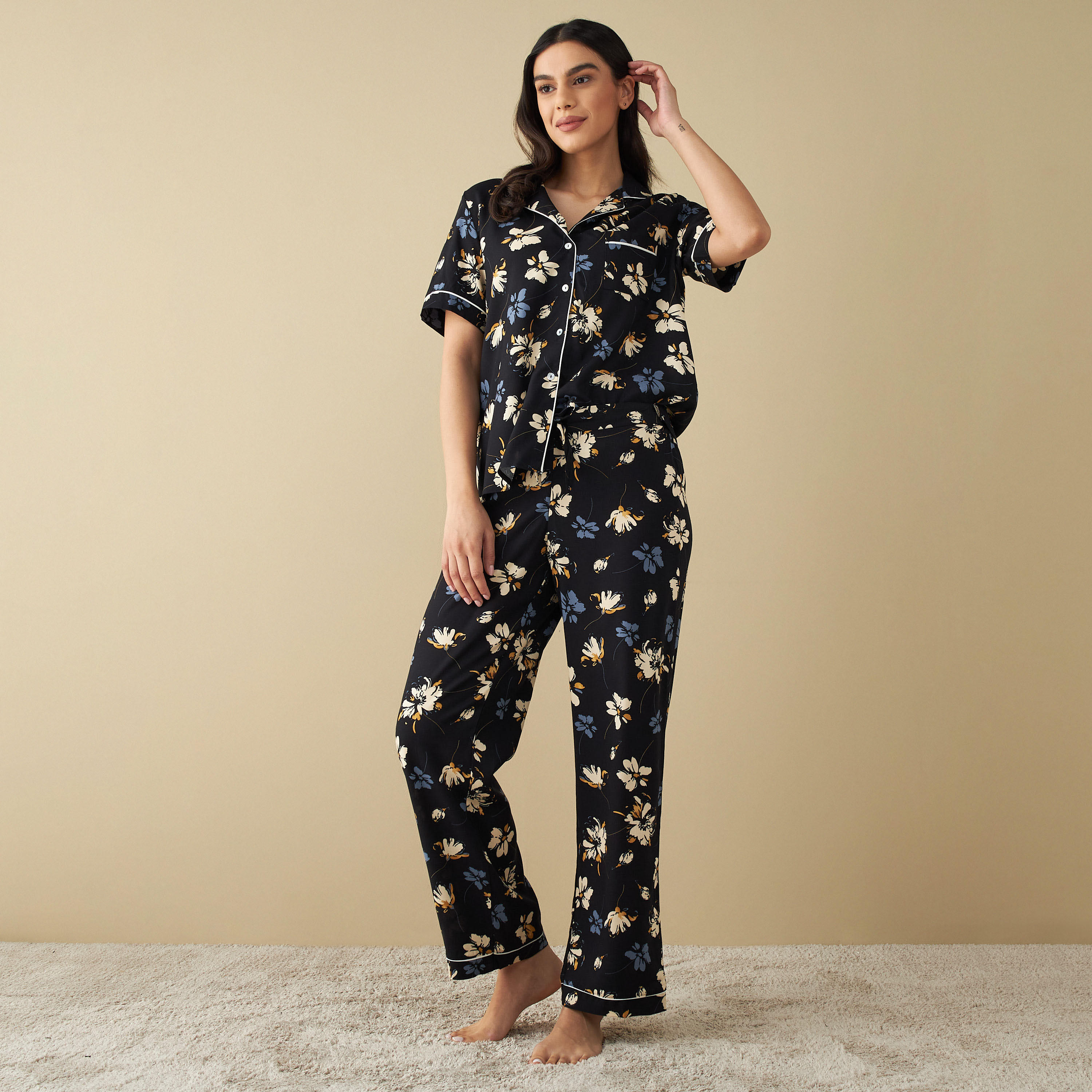 طقم بنطلون بيجاما وقميص بطبعات-women-clothing-nightwear-pyjamas-longsets-image-1
