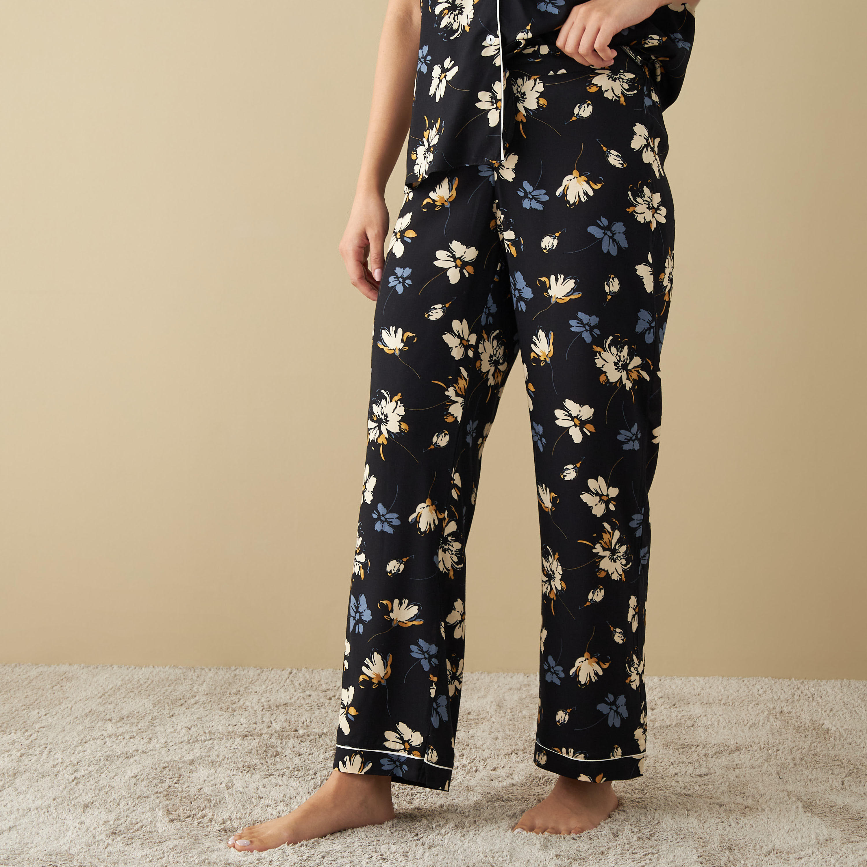 طقم بنطلون بيجاما وقميص بطبعات-women-clothing-nightwear-pyjamas-longsets-image-3