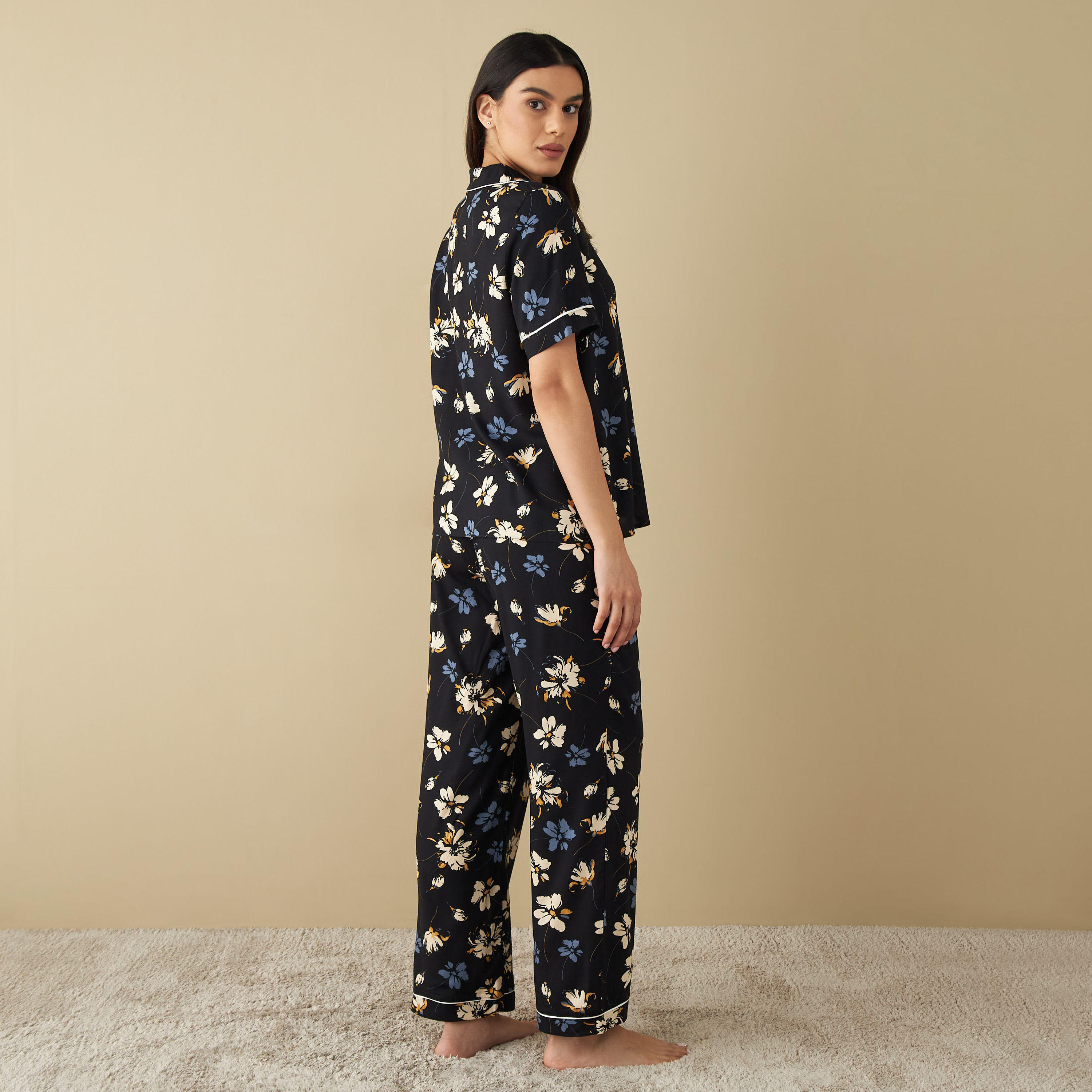 طقم بنطلون بيجاما وقميص بطبعات-women-clothing-nightwear-pyjamas-longsets-image-4
