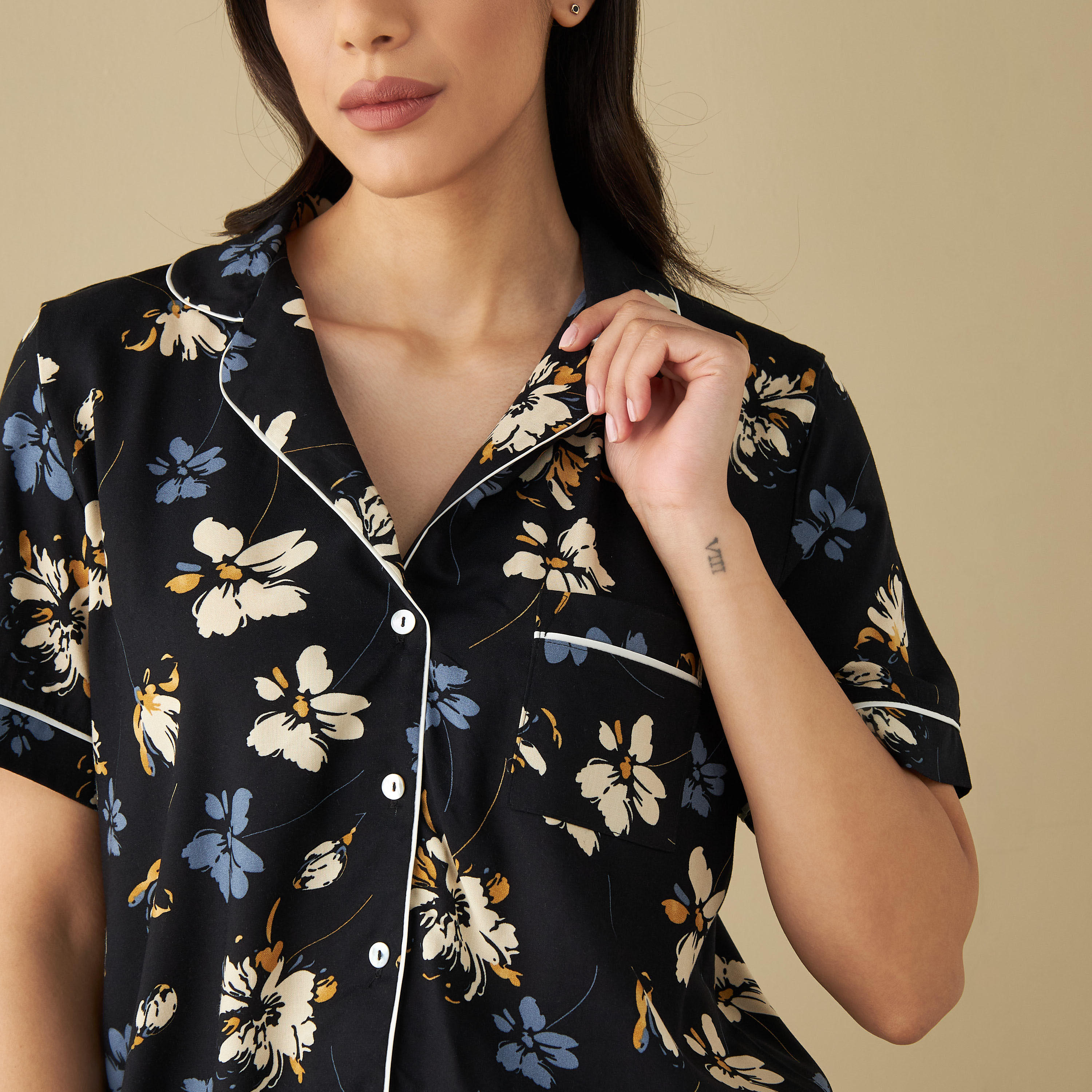 طقم بنطلون بيجاما وقميص بطبعات-women-clothing-nightwear-pyjamas-longsets-image-5