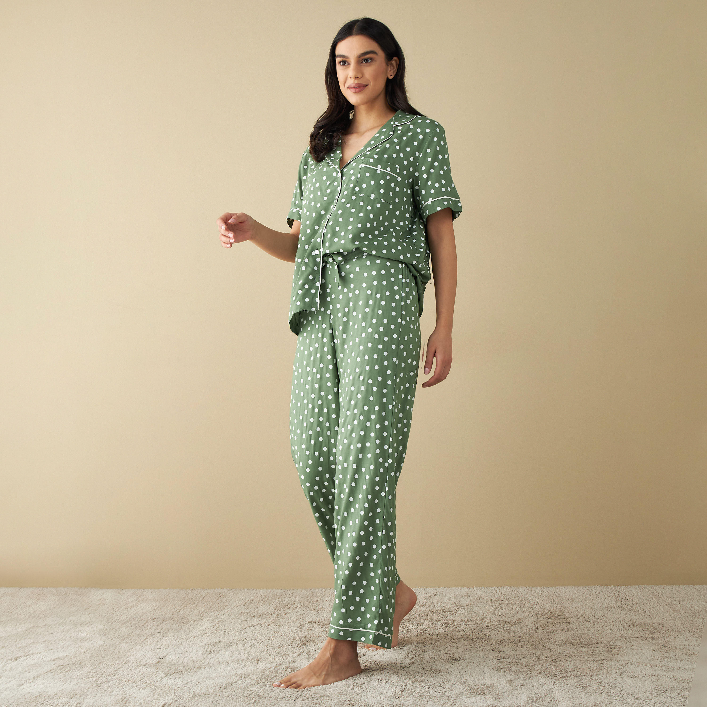 طقم بنطلون بيجاما وقميص بطبعات منقطة-women-clothing-nightwear-pyjamas-longsets-image-1