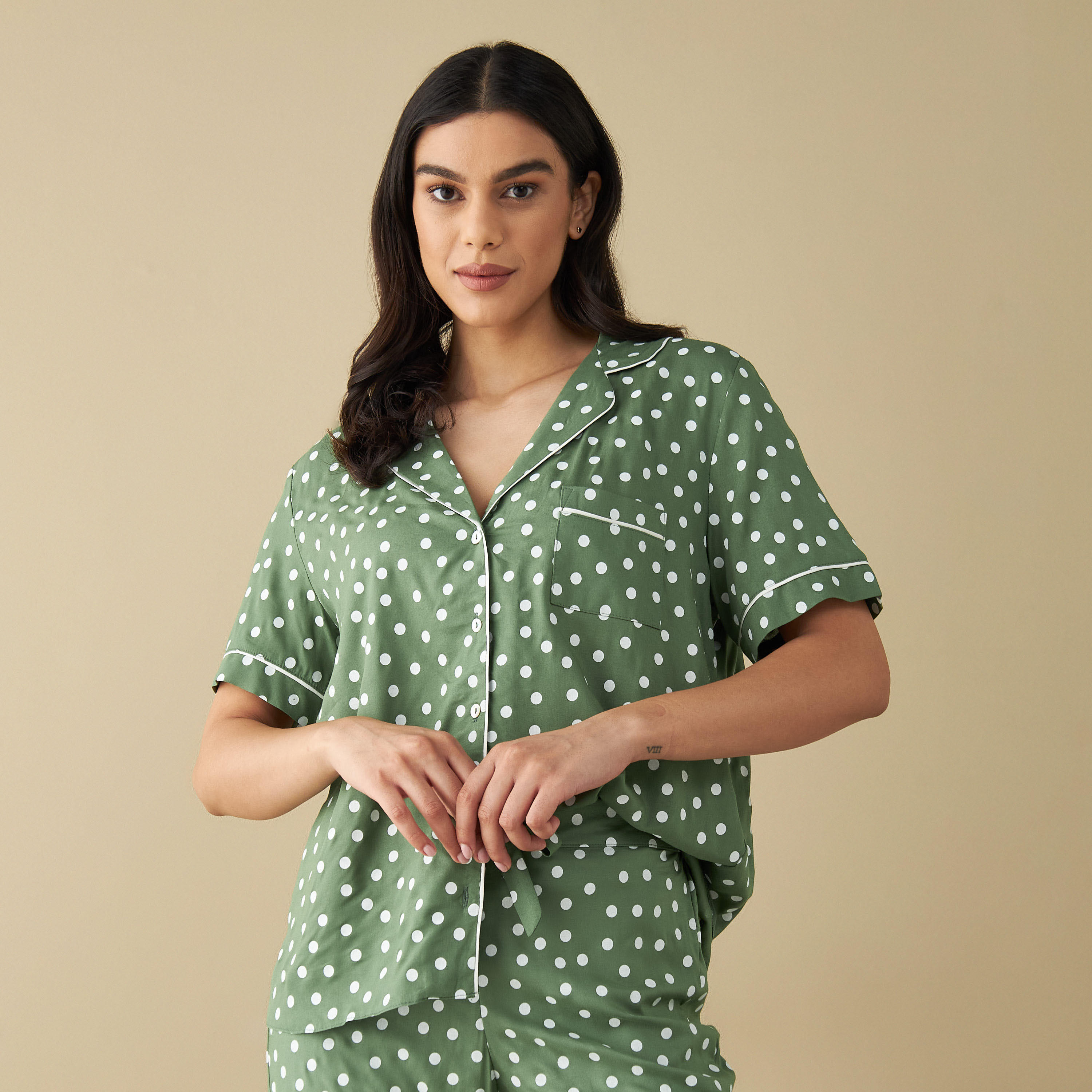 طقم بنطلون بيجاما وقميص بطبعات منقطة-women-clothing-nightwear-pyjamas-longsets-image-2