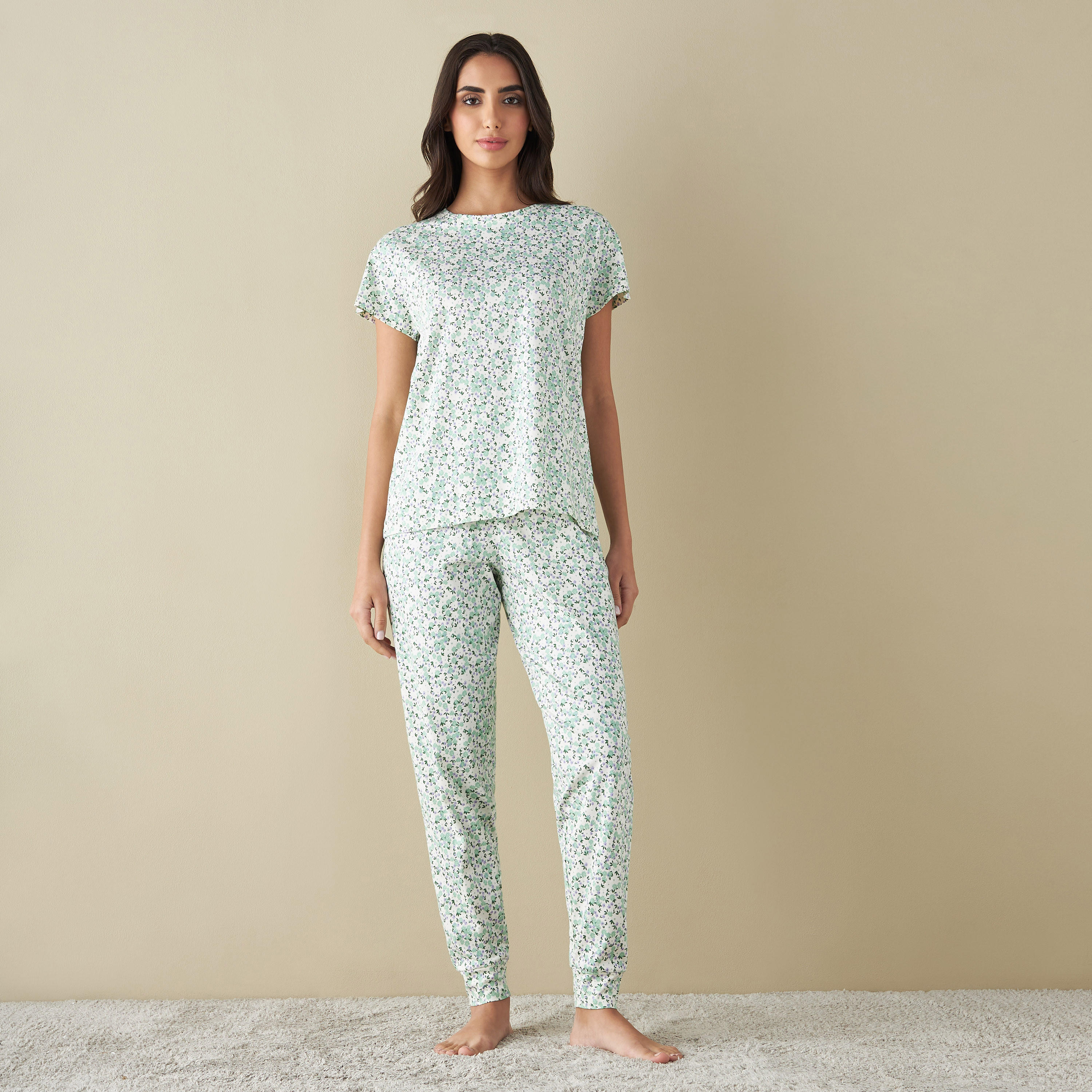 طقم بنطلون بيجاما وتيشيرت بطبعات زهرية-women-clothing-nightwear-pyjamas-longsets-image-1