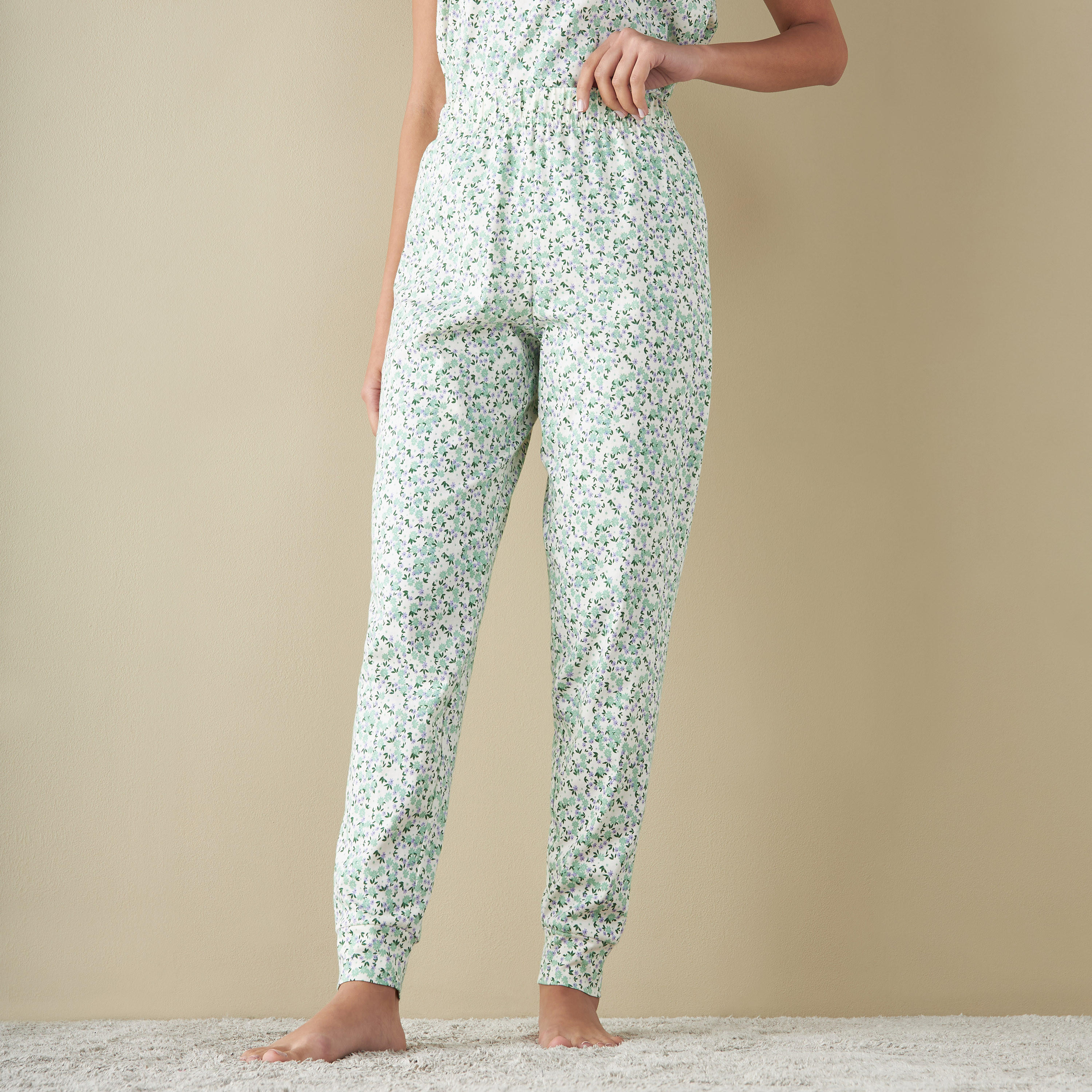 طقم بنطلون بيجاما وتيشيرت بطبعات زهرية-women-clothing-nightwear-pyjamas-longsets-image-3