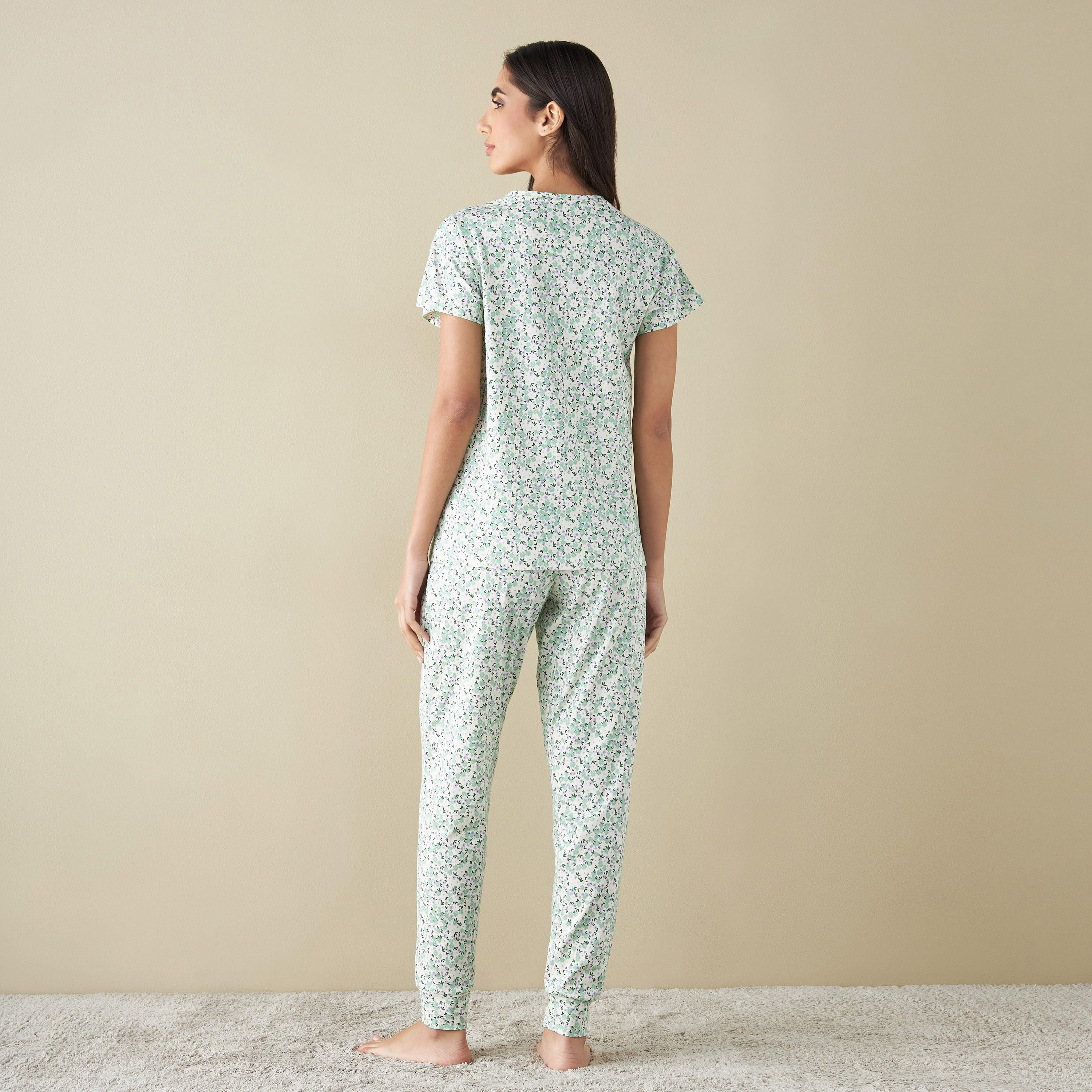 طقم بنطلون بيجاما وتيشيرت بطبعات زهرية-women-clothing-nightwear-pyjamas-longsets-image-4