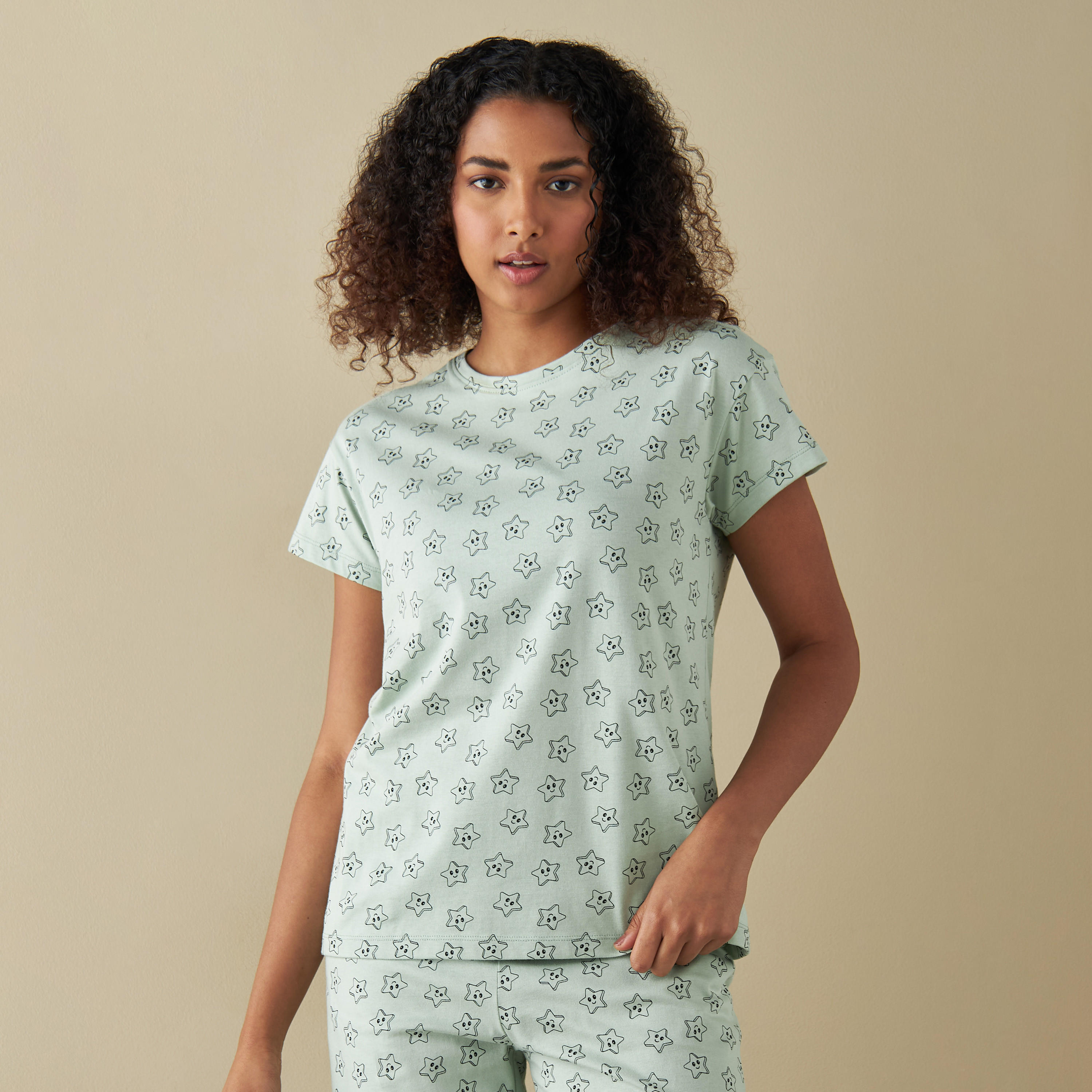 طقم بنطلون بيجاما وتيشيرت بطبعات-women-clothing-nightwear-pyjamas-longsets-image-2