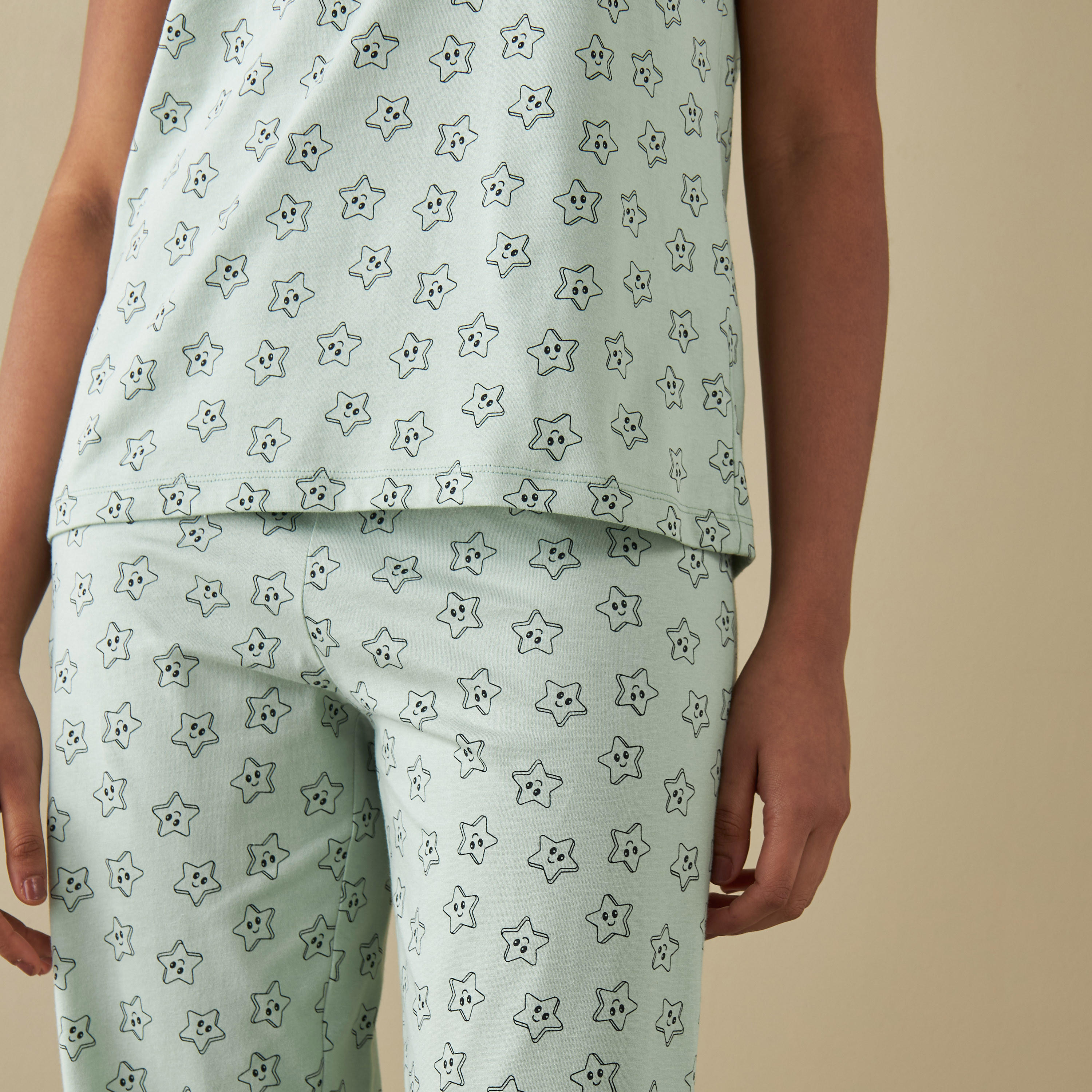 طقم بنطلون بيجاما وتيشيرت بطبعات-women-clothing-nightwear-pyjamas-longsets-image-5