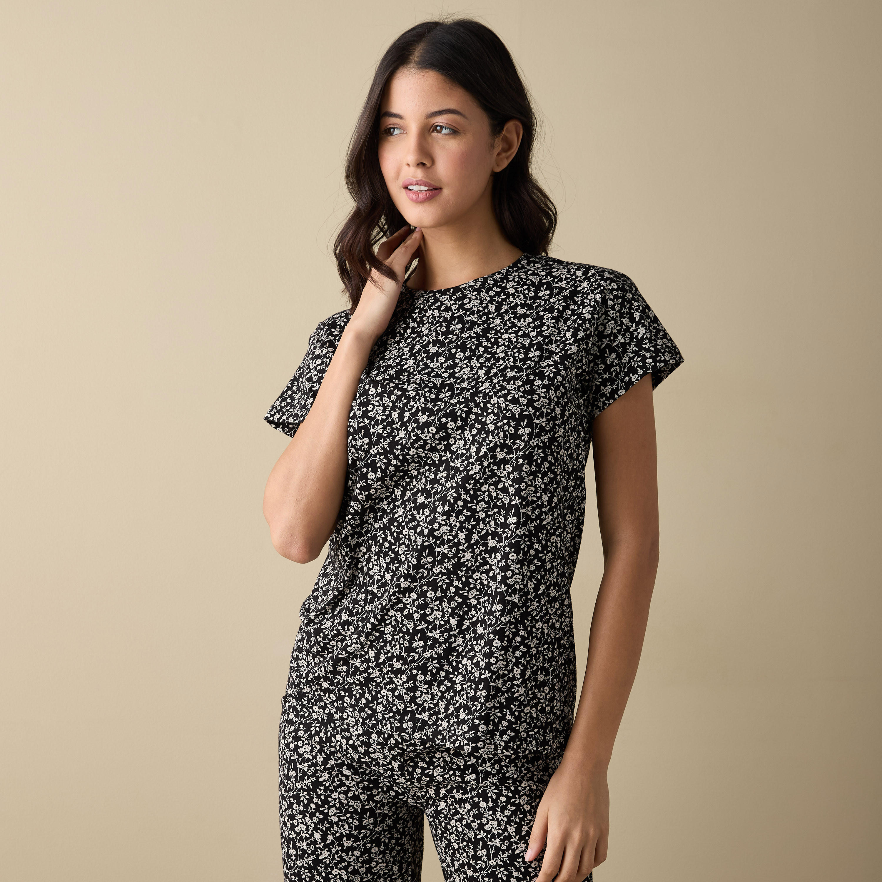 طقم بنطلون بيجاما وتيشيرت بطبعات زهرية-women-clothing-nightwear-pyjamas-longsets-image-2