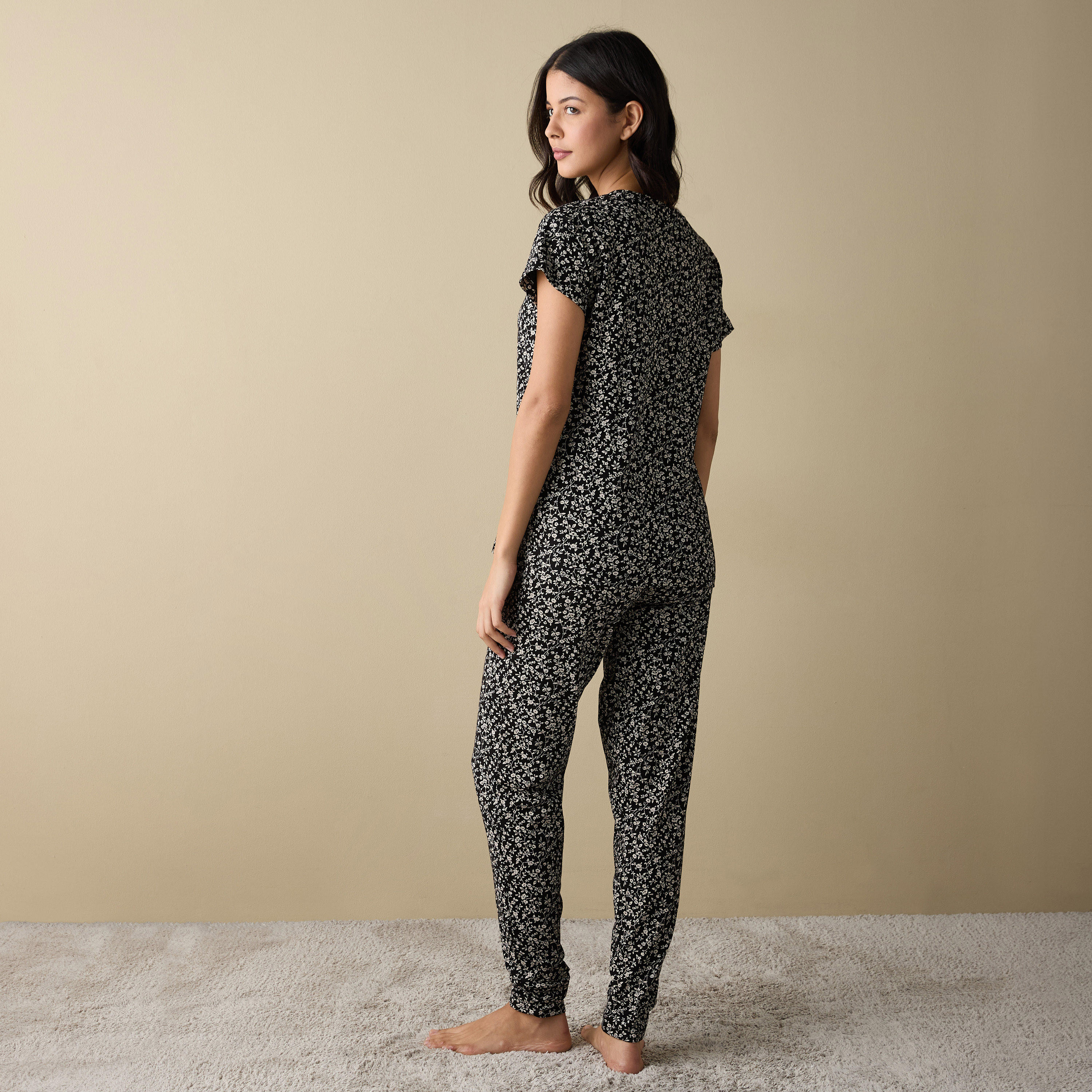 طقم بنطلون بيجاما وتيشيرت بطبعات زهرية-women-clothing-nightwear-pyjamas-longsets-image-5