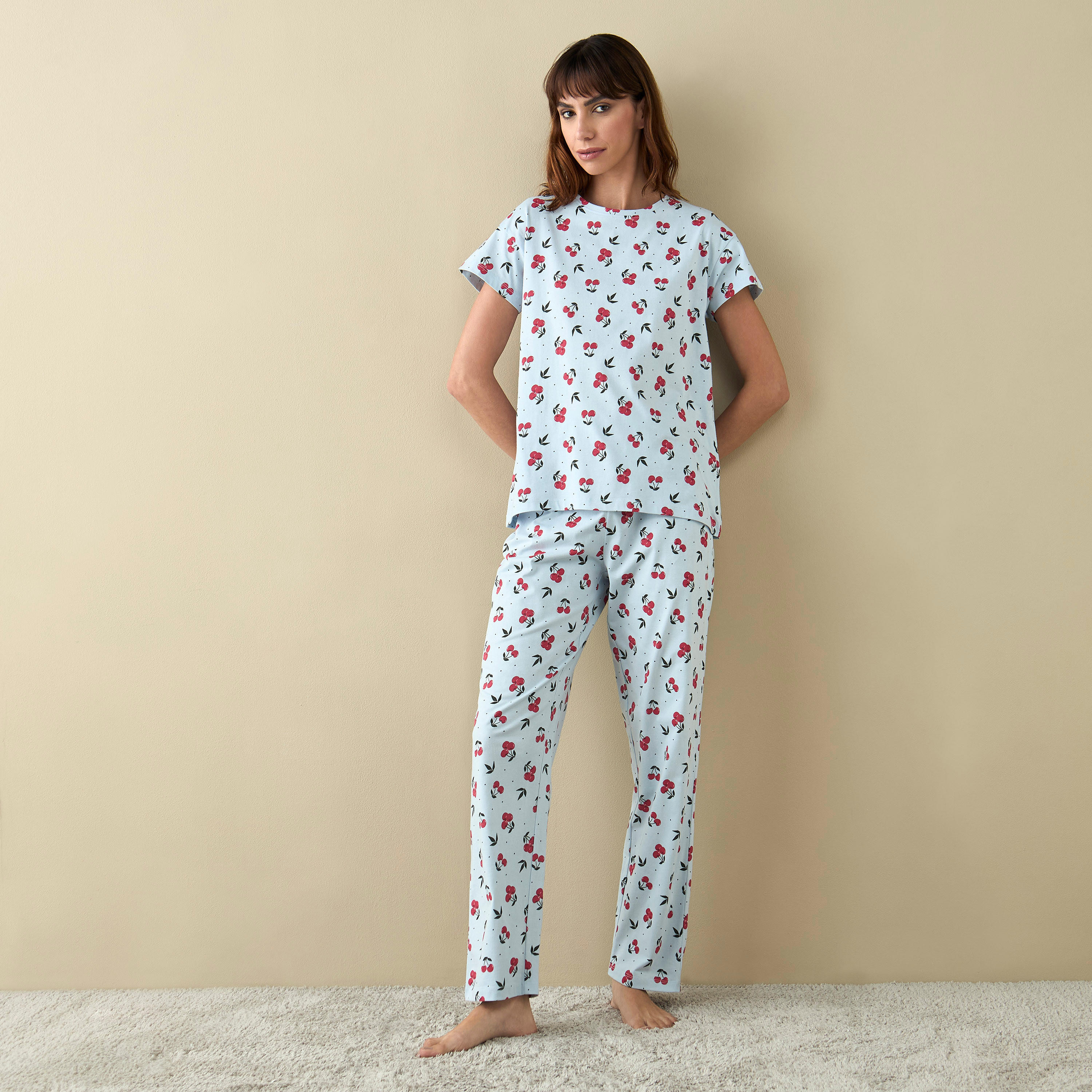 طقم بنطلون بيجاما وتيشيرت بطبعات كرز-women-clothing-nightwear-pyjamas-longsets-image-1