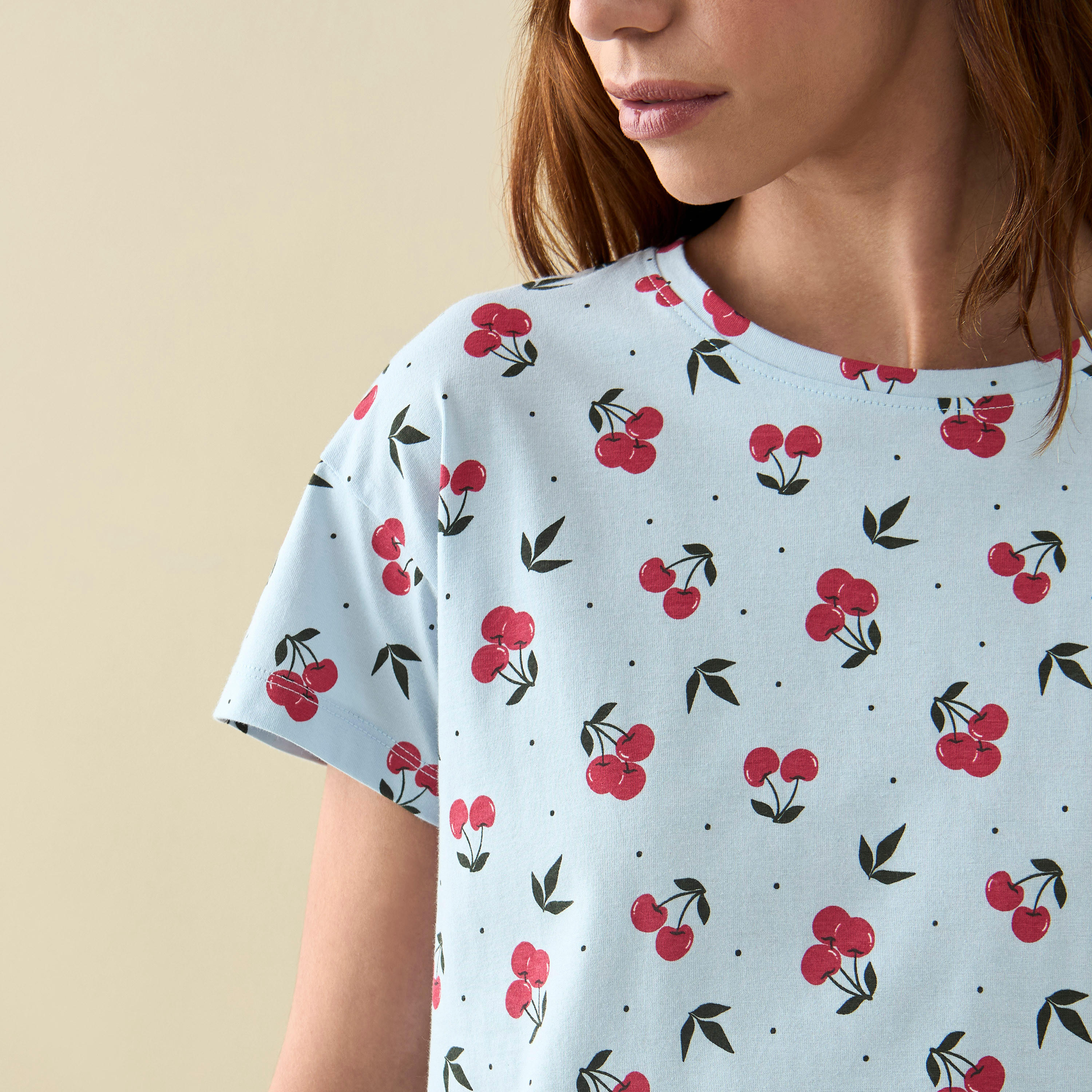 طقم بنطلون بيجاما وتيشيرت بطبعات كرز-women-clothing-nightwear-pyjamas-longsets-image-5
