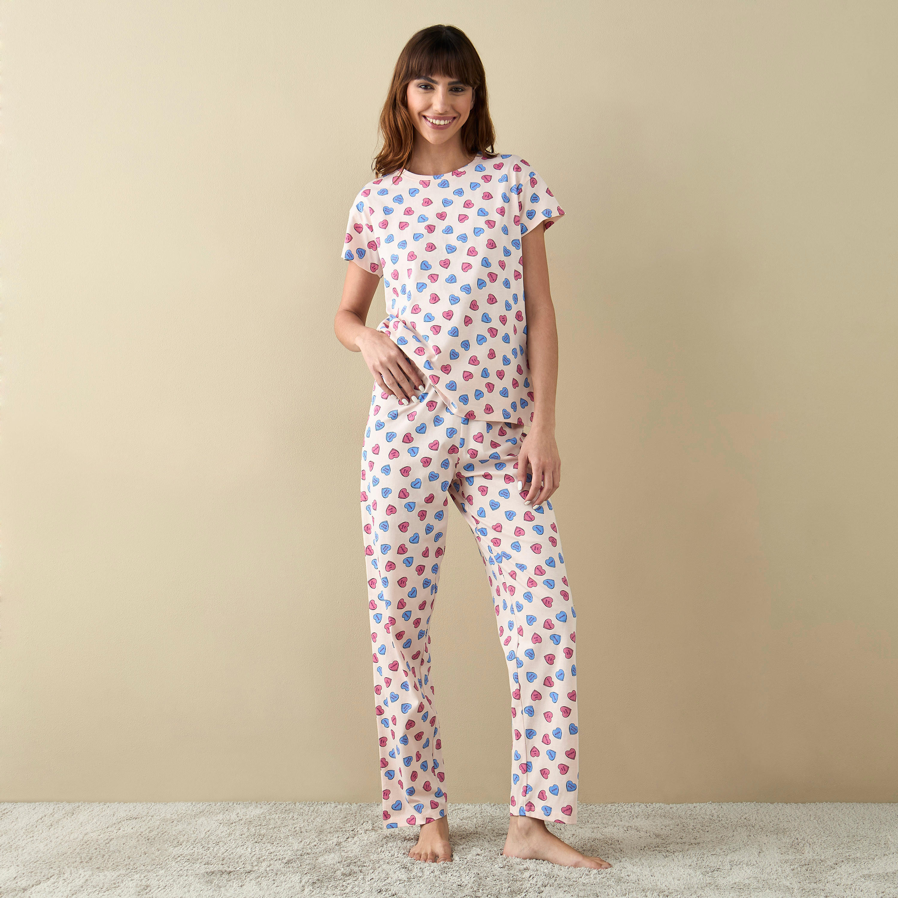 طقم بنطلون بيجاما وتيشيرت بطبعات-women-clothing-nightwear-pyjamas-longsets-image-1
