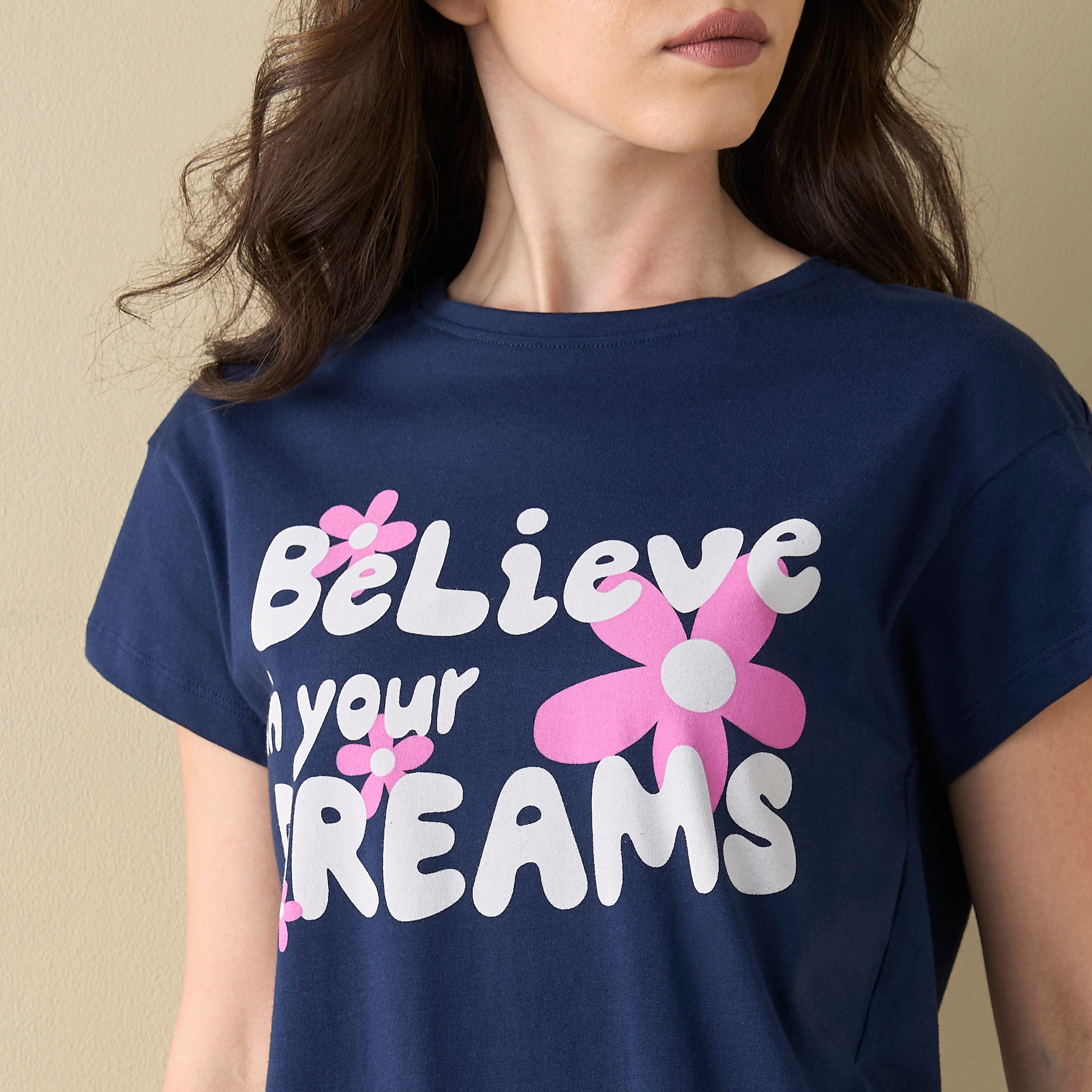 طقم بنطلون بيجاما وتيشيرت بطبعات-women-clothing-nightwear-pyjamas-longsets-image-5
