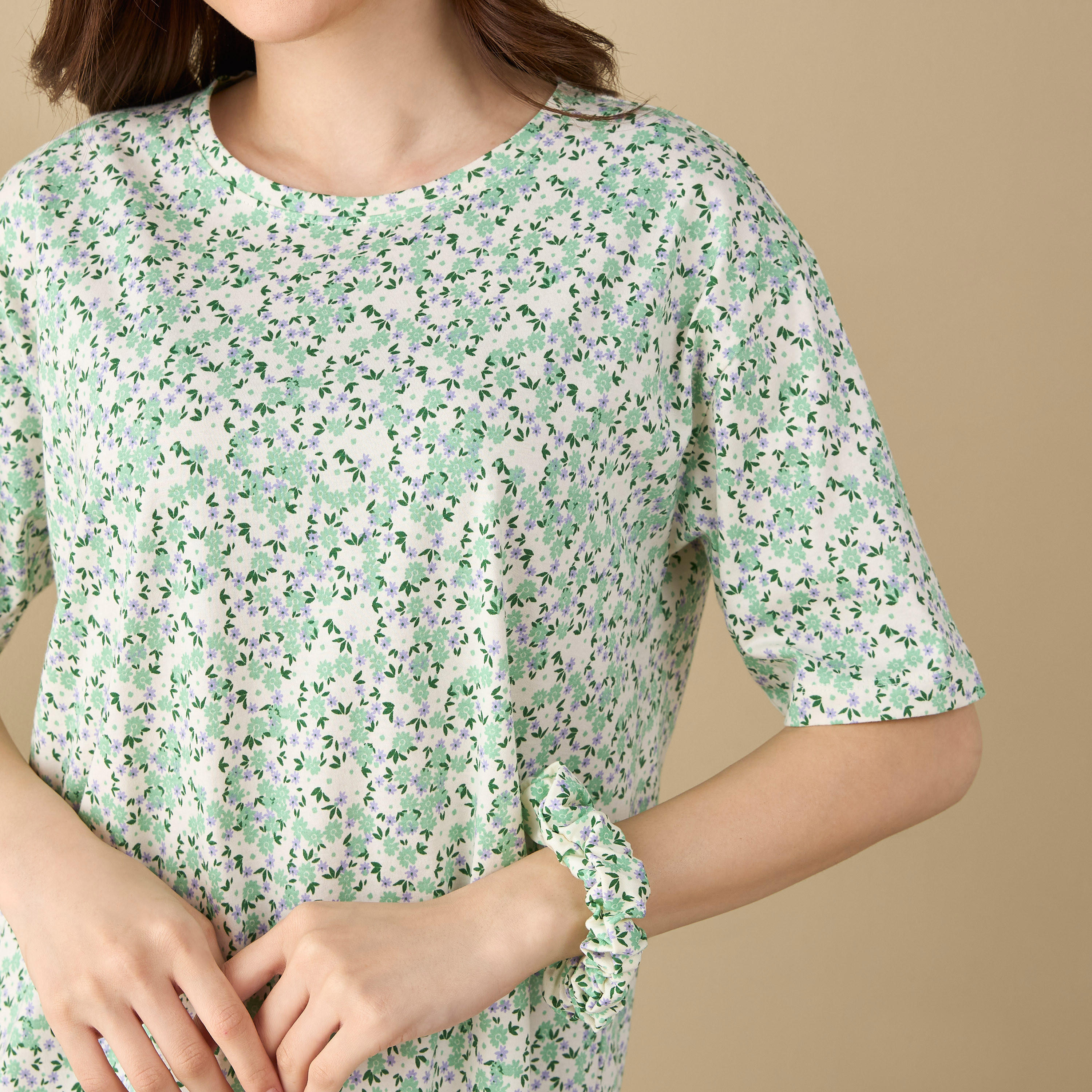 قميص نوم بأكمام قصيرة وطبعات زهرية - طقم من قطعتين-women-clothing-nightwear-nighties-image-3