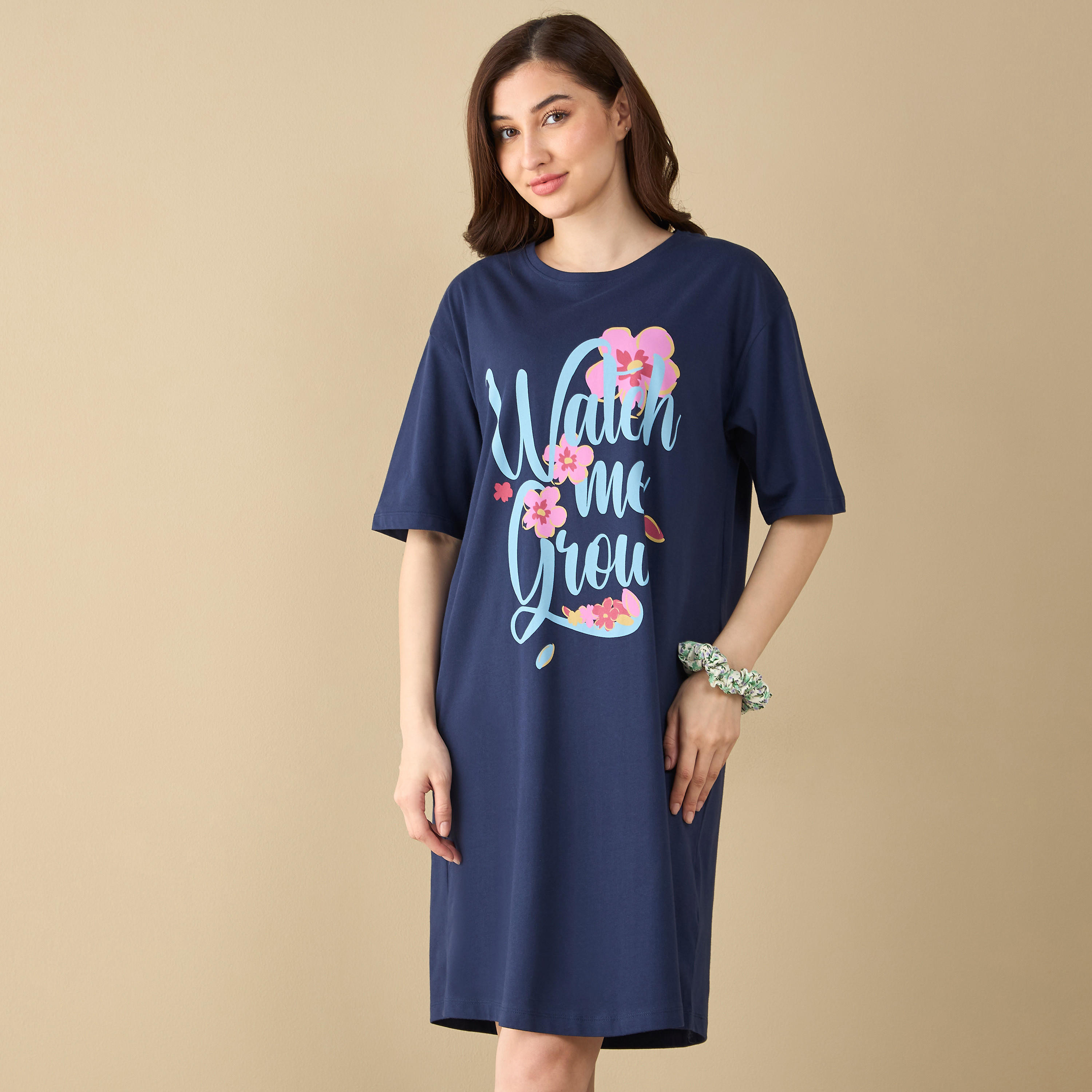 قميص نوم بأكمام قصيرة وطبعات زهرية - طقم من قطعتين-women-clothing-nightwear-nighties-image-4