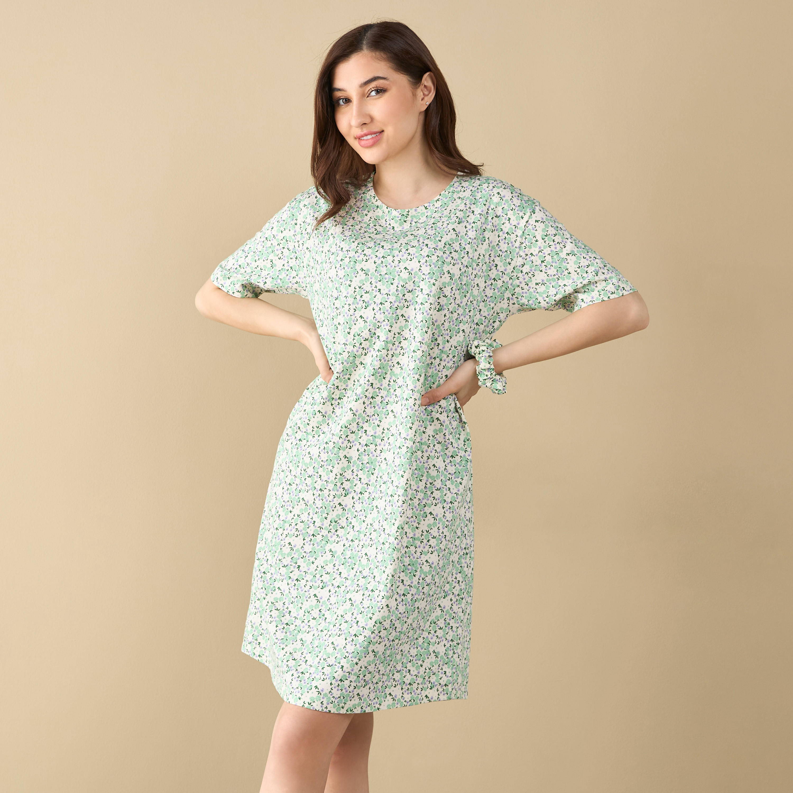 قميص نوم بأكمام قصيرة وطبعات زهرية - طقم من قطعتين-women-clothing-nightwear-nighties-image-6
