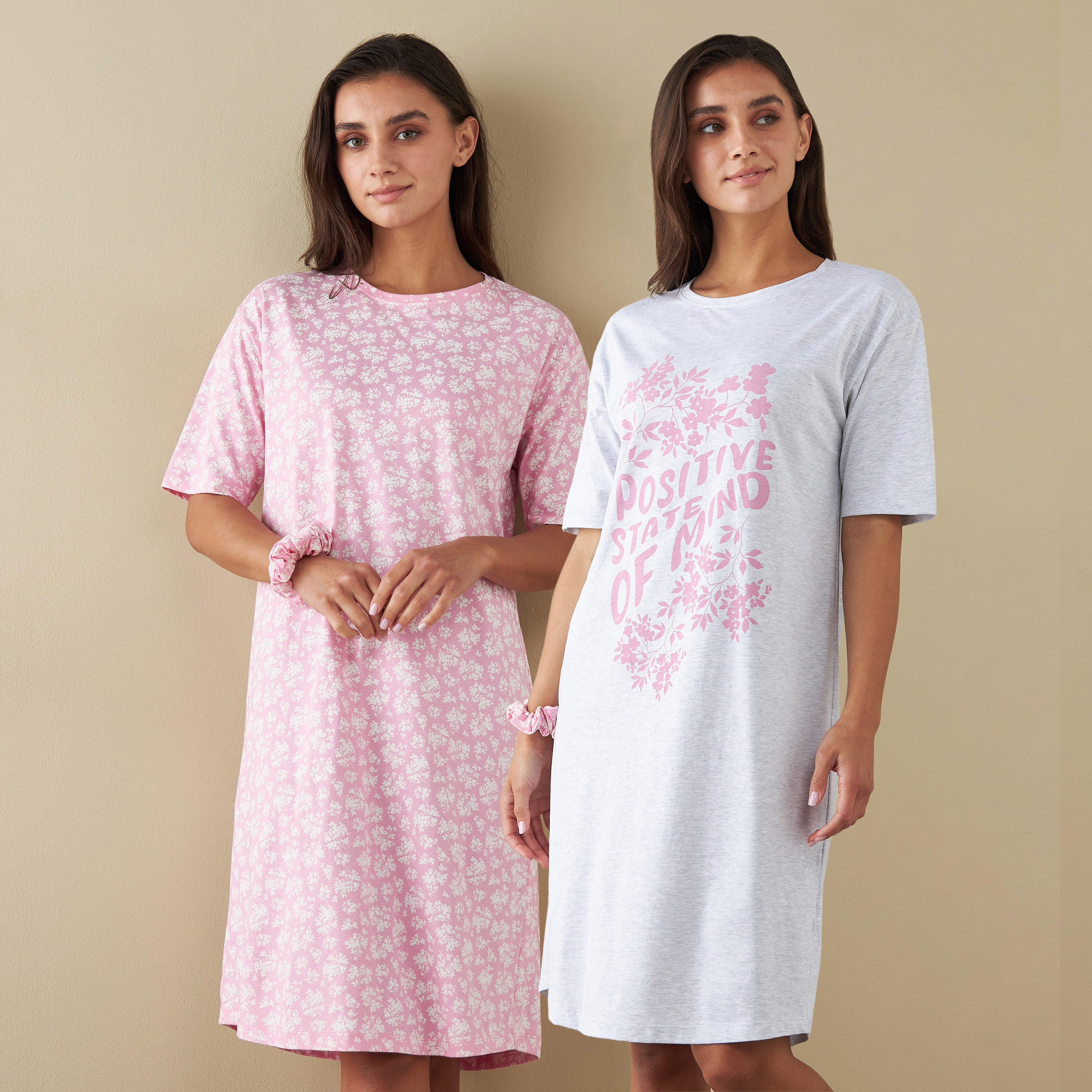 قمصان نوم بأكمام قصيرة وطبعات - طقم قطعتين-women-clothing-nightwear-nighties-image-1