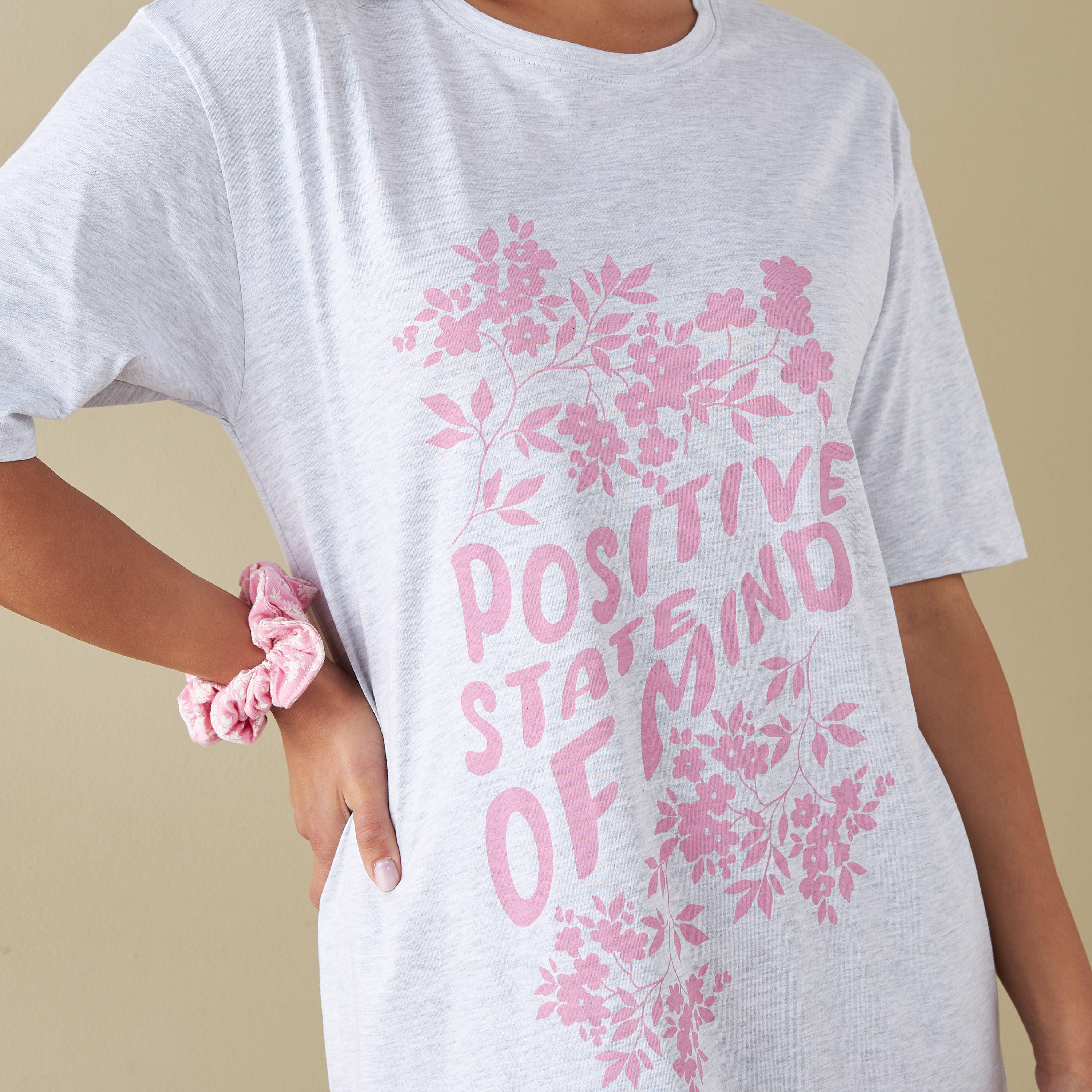 قمصان نوم بأكمام قصيرة وطبعات - طقم قطعتين-women-clothing-nightwear-nighties-image-4