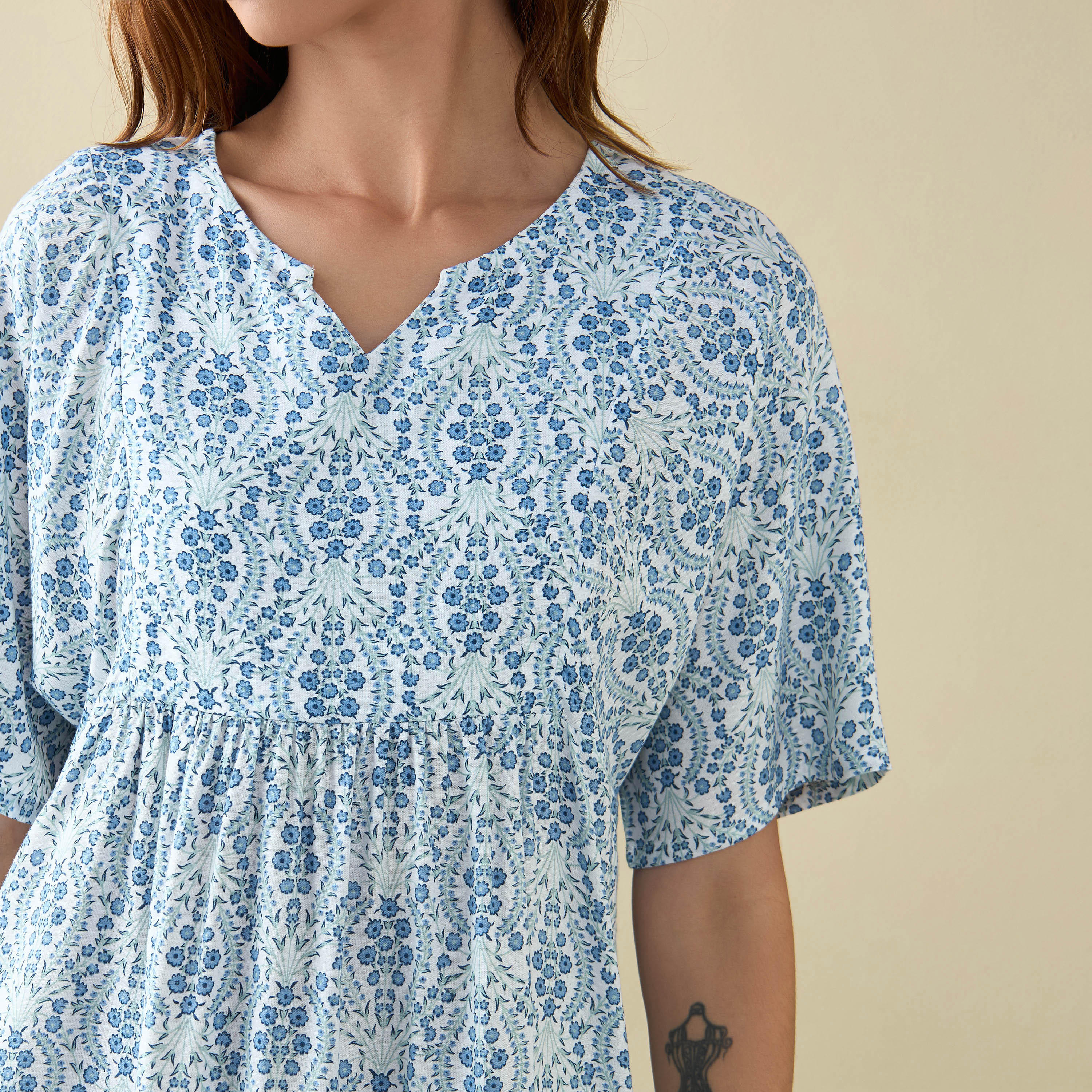 قميص نوم بياقة V وطبعات أزهار-women-clothing-nightwear-nighties-image-4