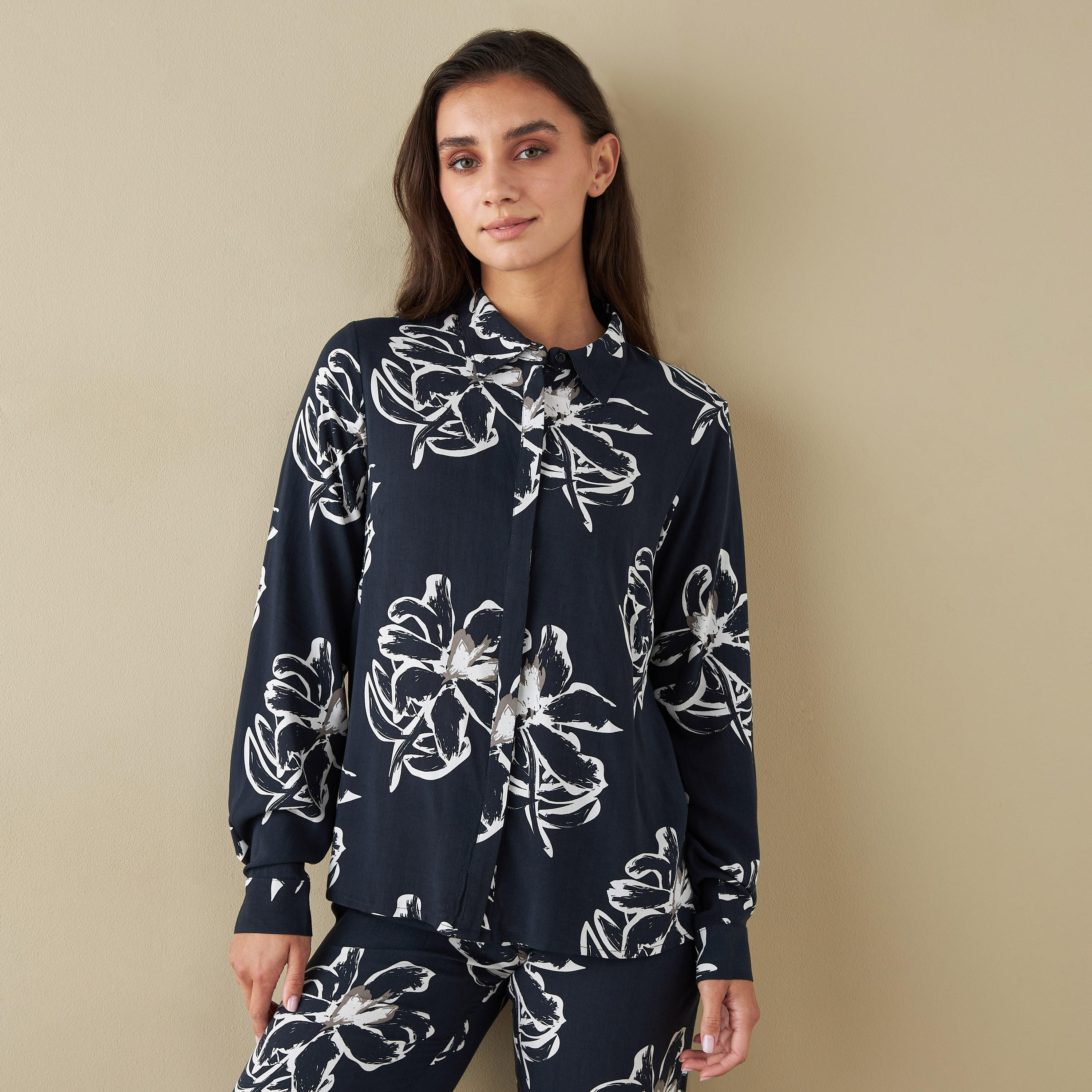طقم بنطلون بيجاما وقميص بطبعات زهرية-women-clothing-nightwear-pyjamas-longsets-image-2