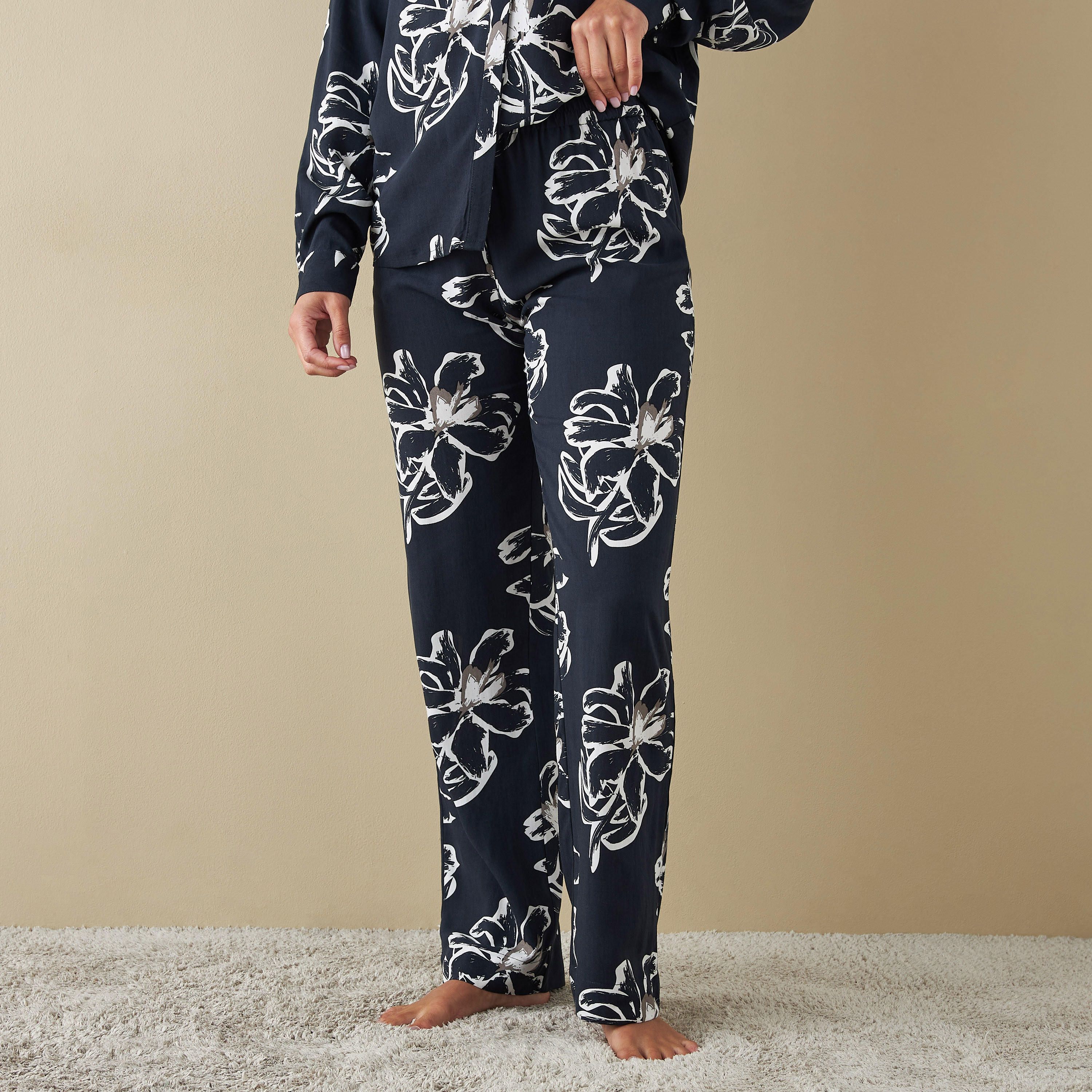 طقم بنطلون بيجاما وقميص بطبعات زهرية-women-clothing-nightwear-pyjamas-longsets-image-3