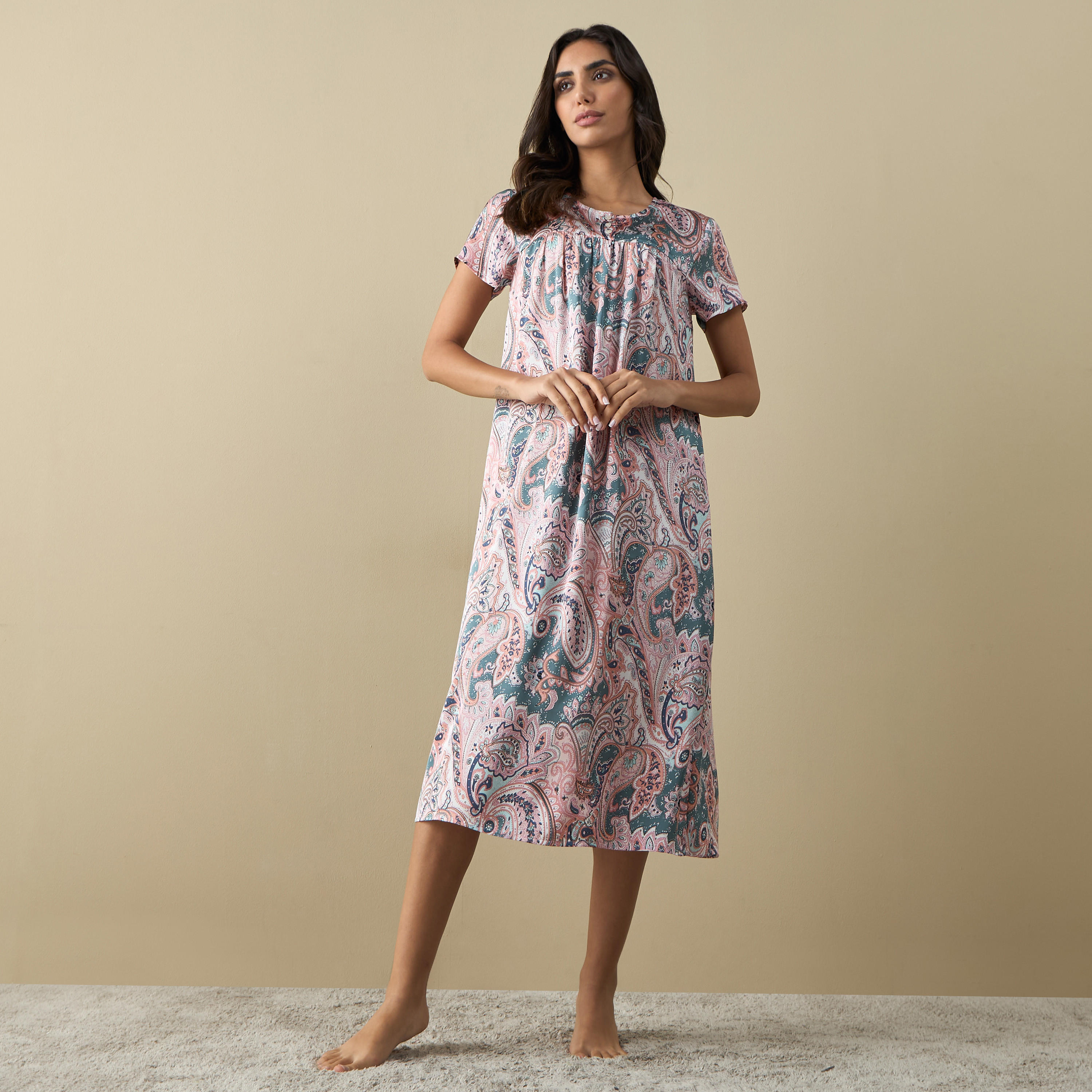 قميص نوم بياقة مستديرة وأكمام قصيرة وطبعات-women-clothing-nightwear-nighties-image-2