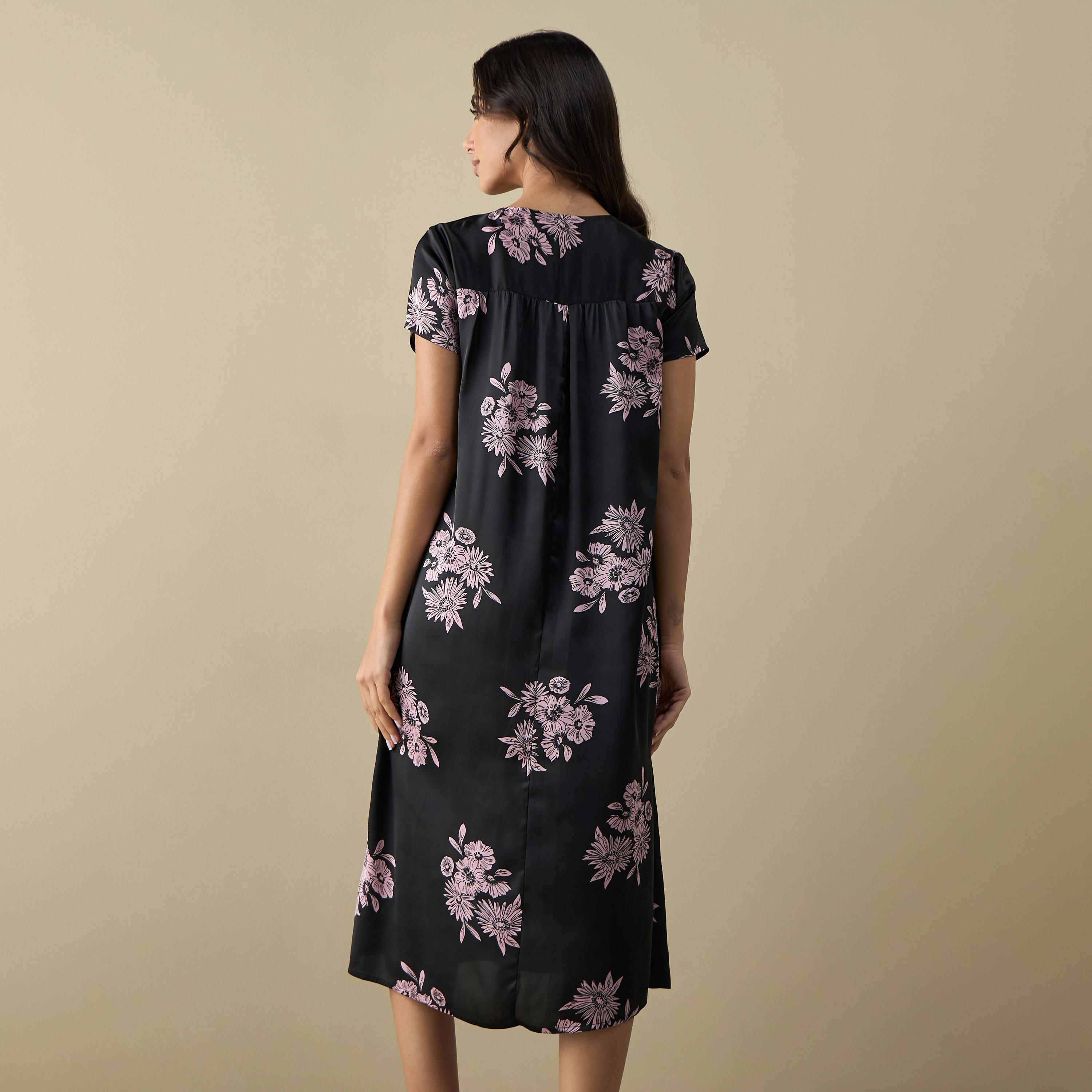 قميص نوم بياقة مستديرة وأكمام قصيرة وطبعات-women-clothing-nightwear-nighties-image-3
