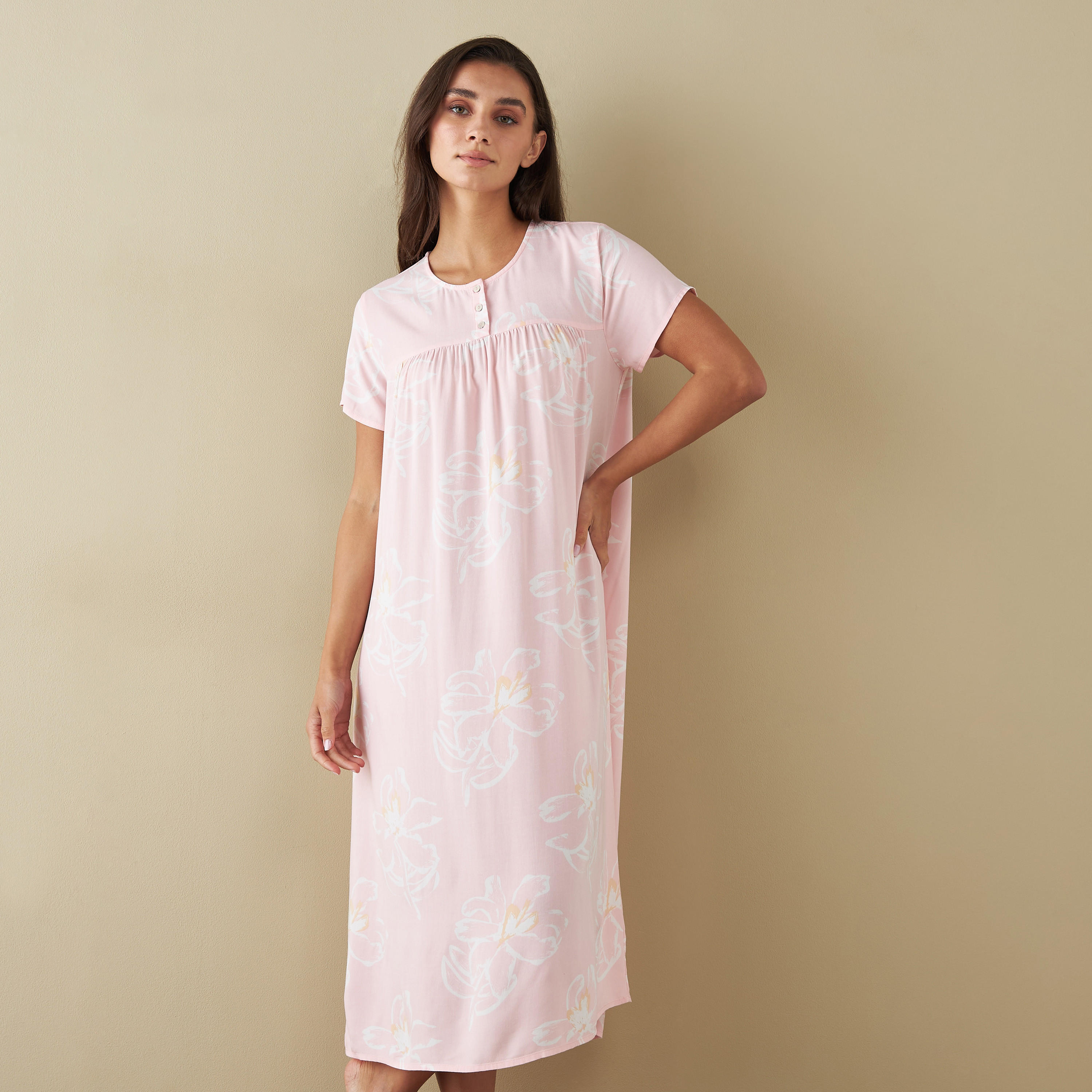 قميص نوم بطبعات أزهار وأكمام قصيرة-women-clothing-nightwear-nighties-image-1