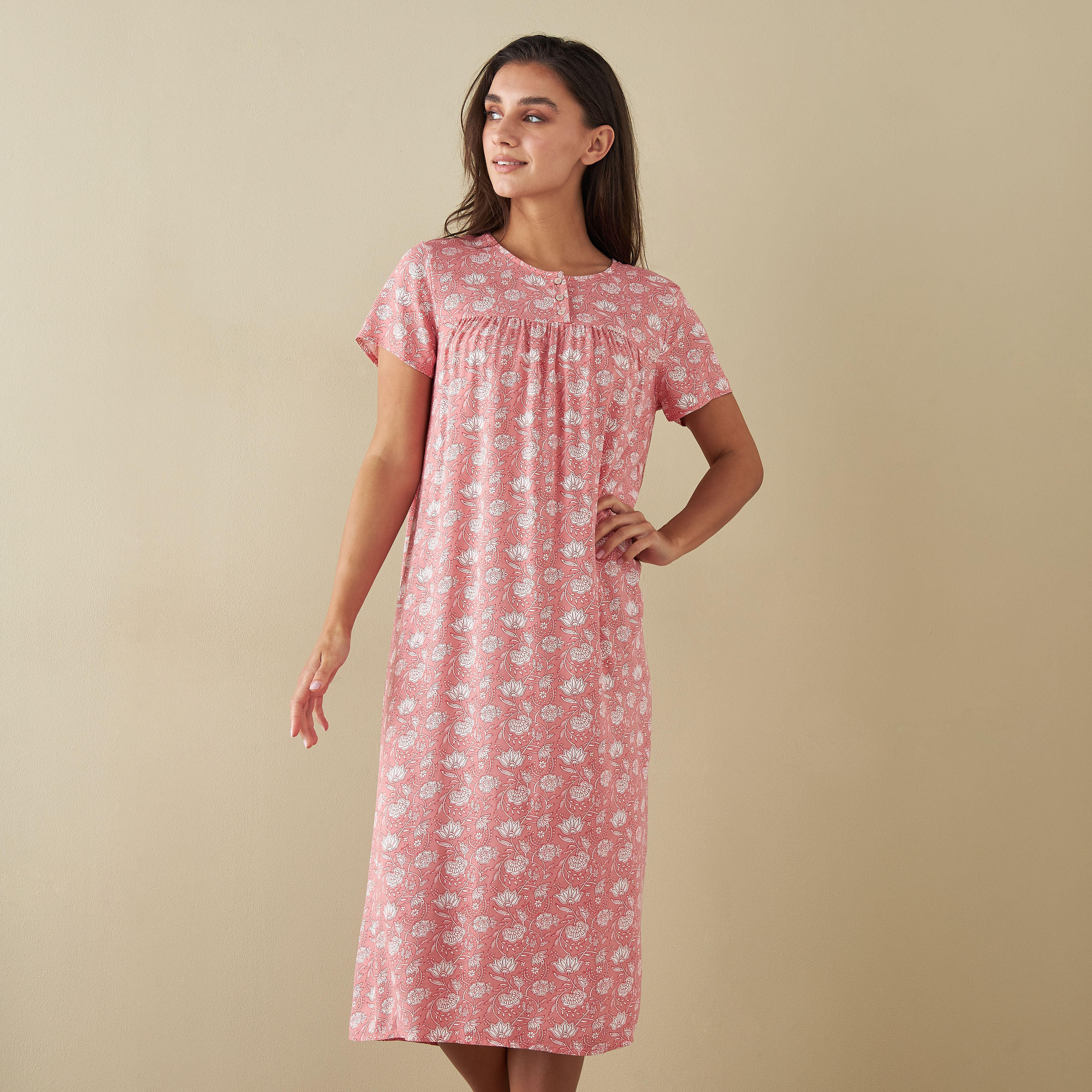 قميص نوم بطبعات أزهار وأكمام قصيرة-women-clothing-nightwear-nighties-image-1