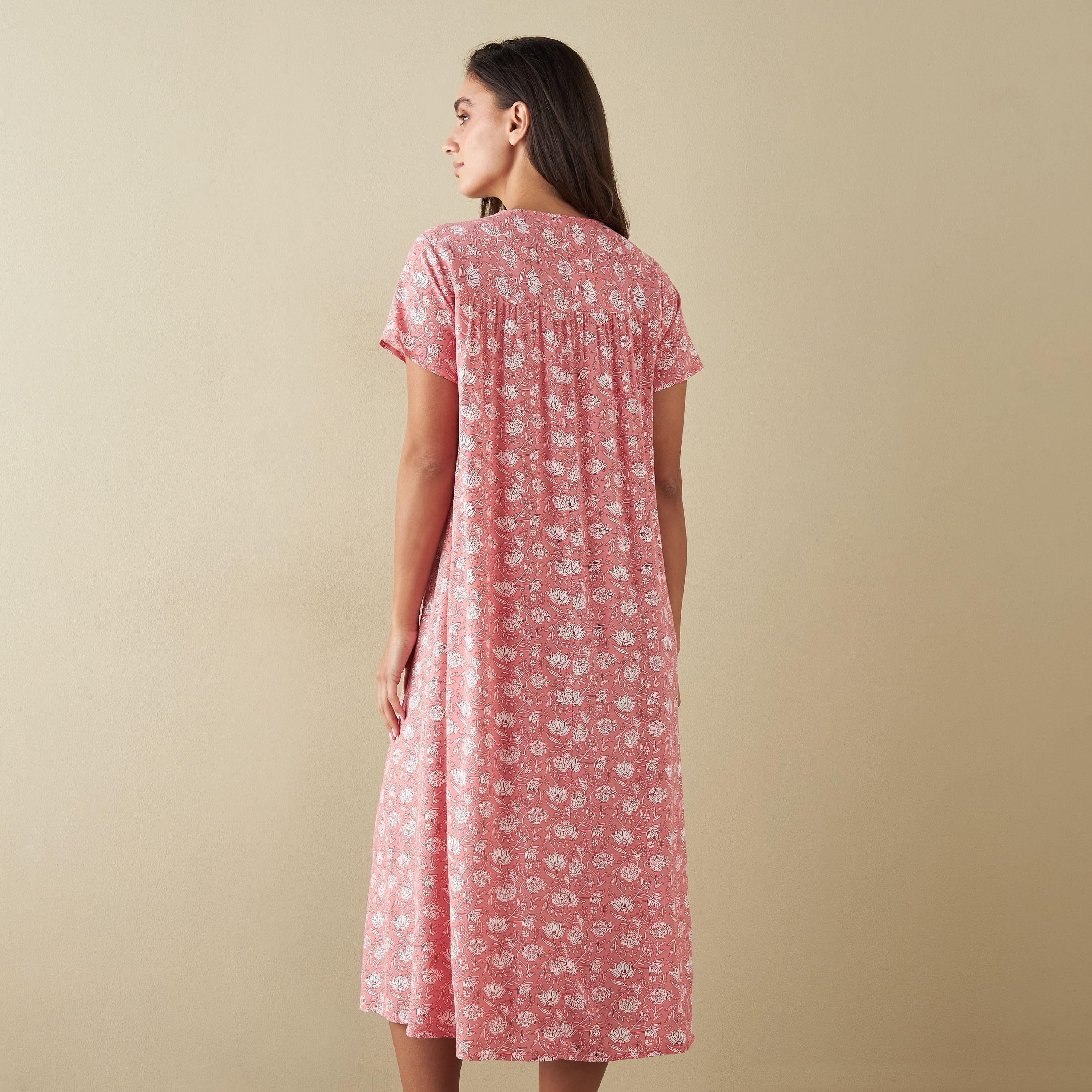 قميص نوم بطبعات أزهار وأكمام قصيرة-women-clothing-nightwear-nighties-image-3