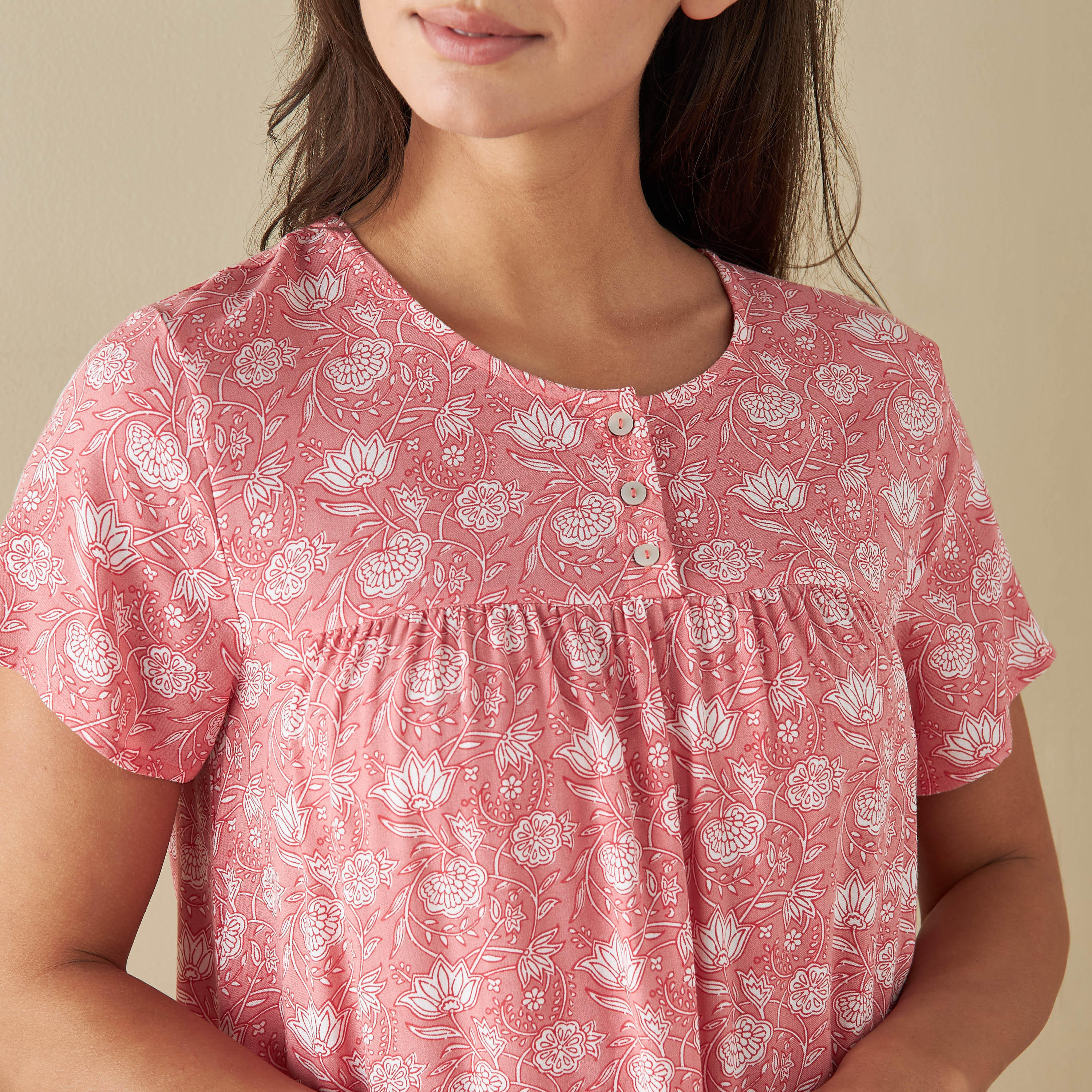قميص نوم بطبعات أزهار وأكمام قصيرة-women-clothing-nightwear-nighties-image-4
