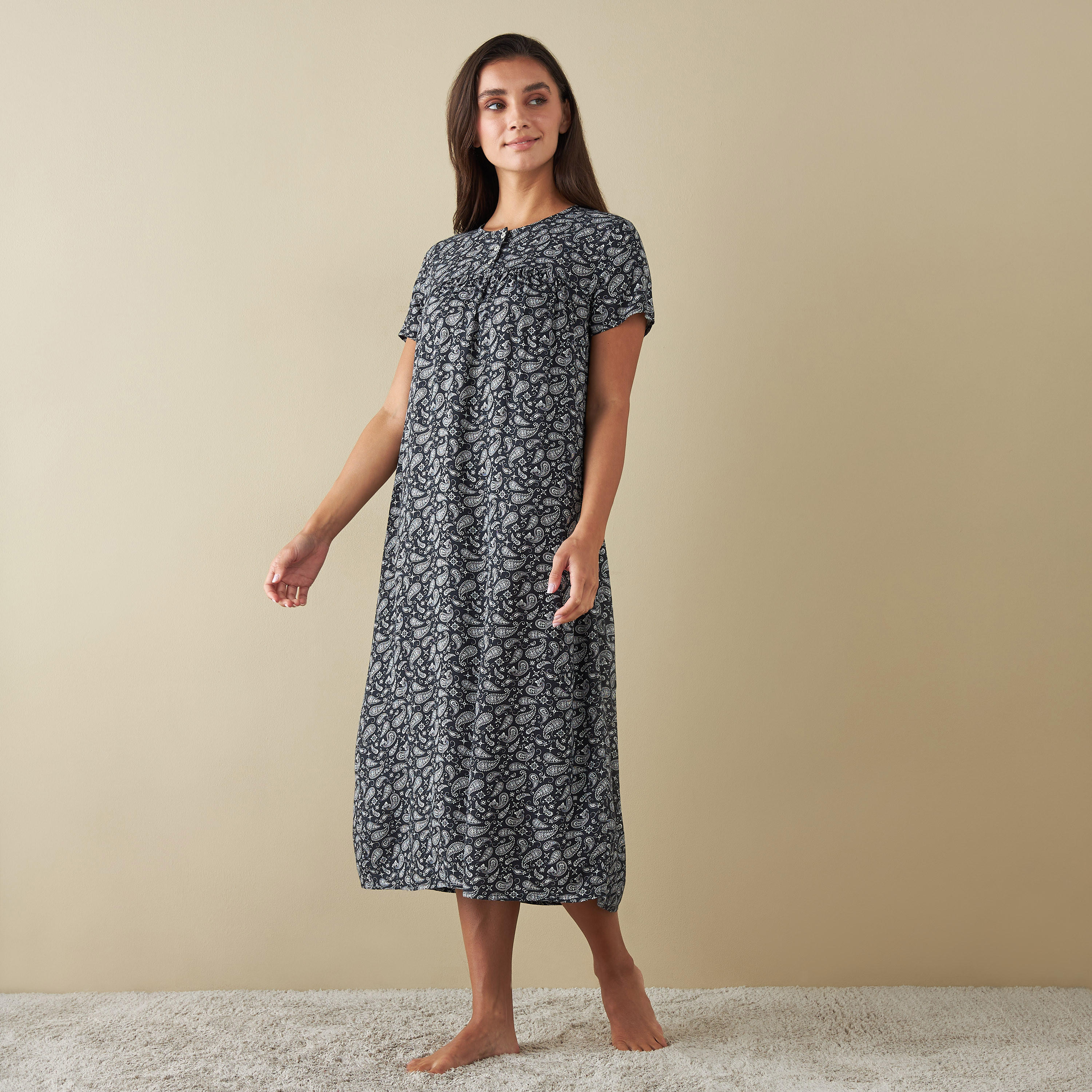 قميص نوم بأكمام قصيرة وطبعات بيزلي-women-clothing-nightwear-nighties-image-2