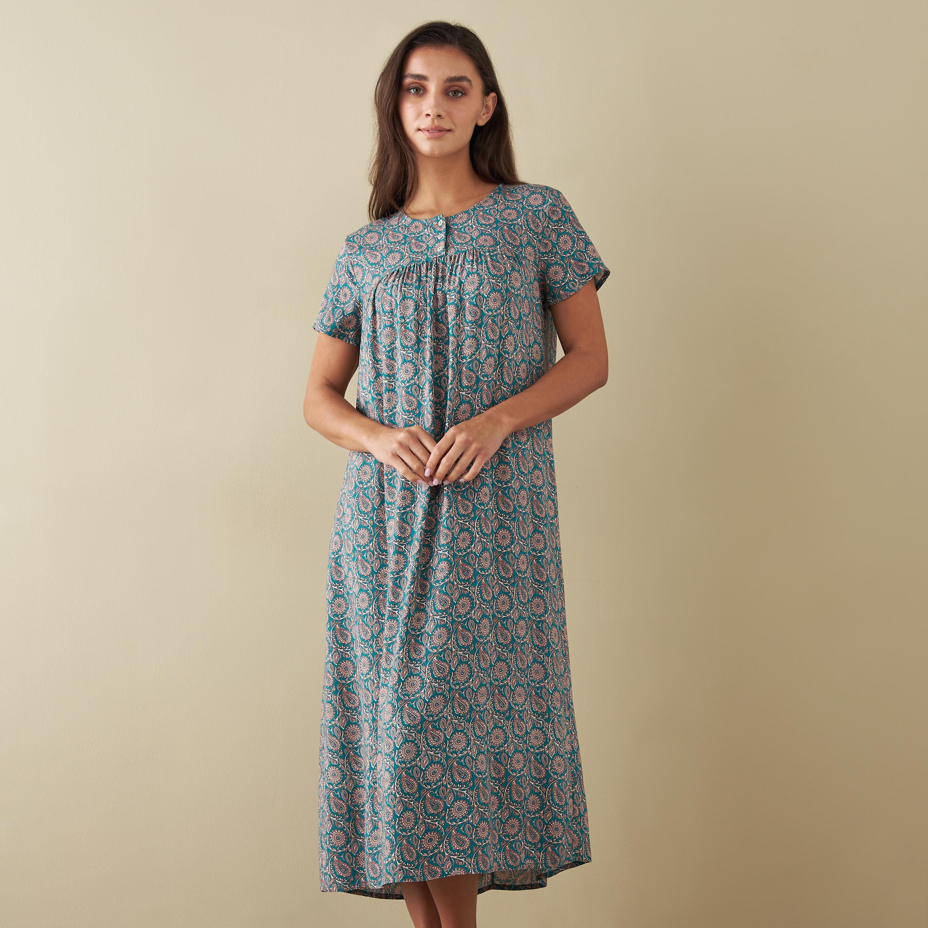 قميص نوم بأكمام قصيرة وطبعات بيزلي-women-clothing-nightwear-nighties-image-1