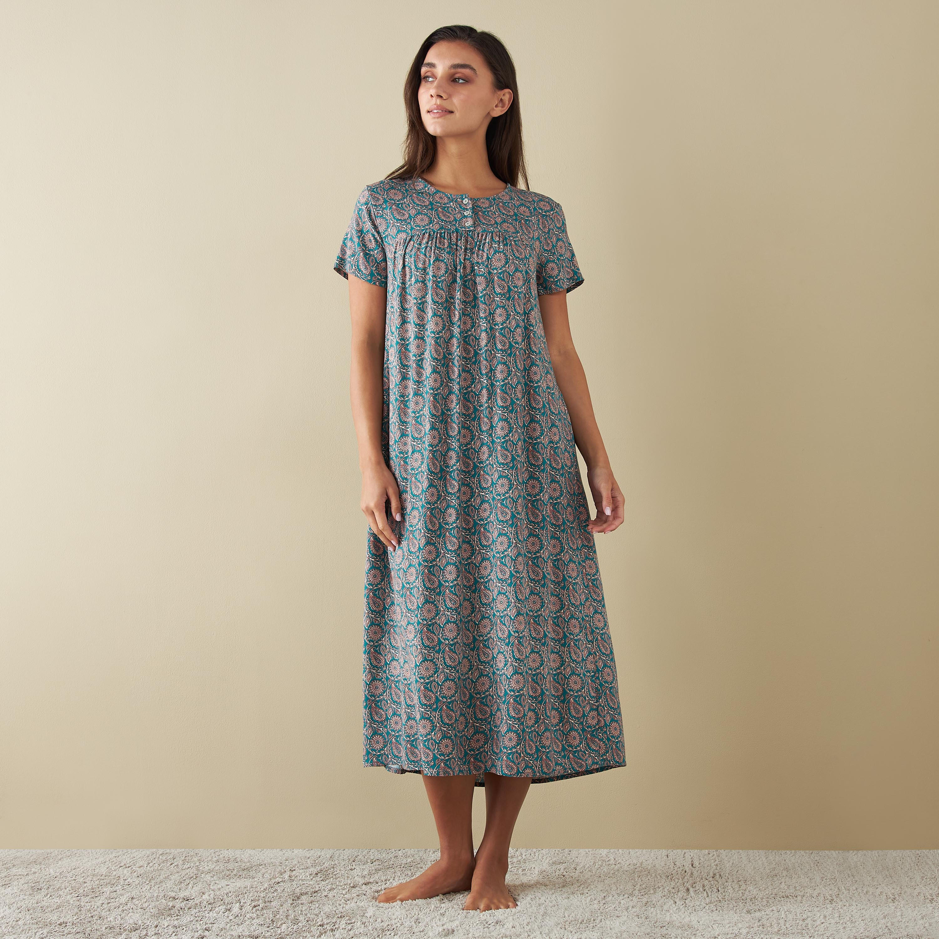 قميص نوم بأكمام قصيرة وطبعات بيزلي-women-clothing-nightwear-nighties-image-2